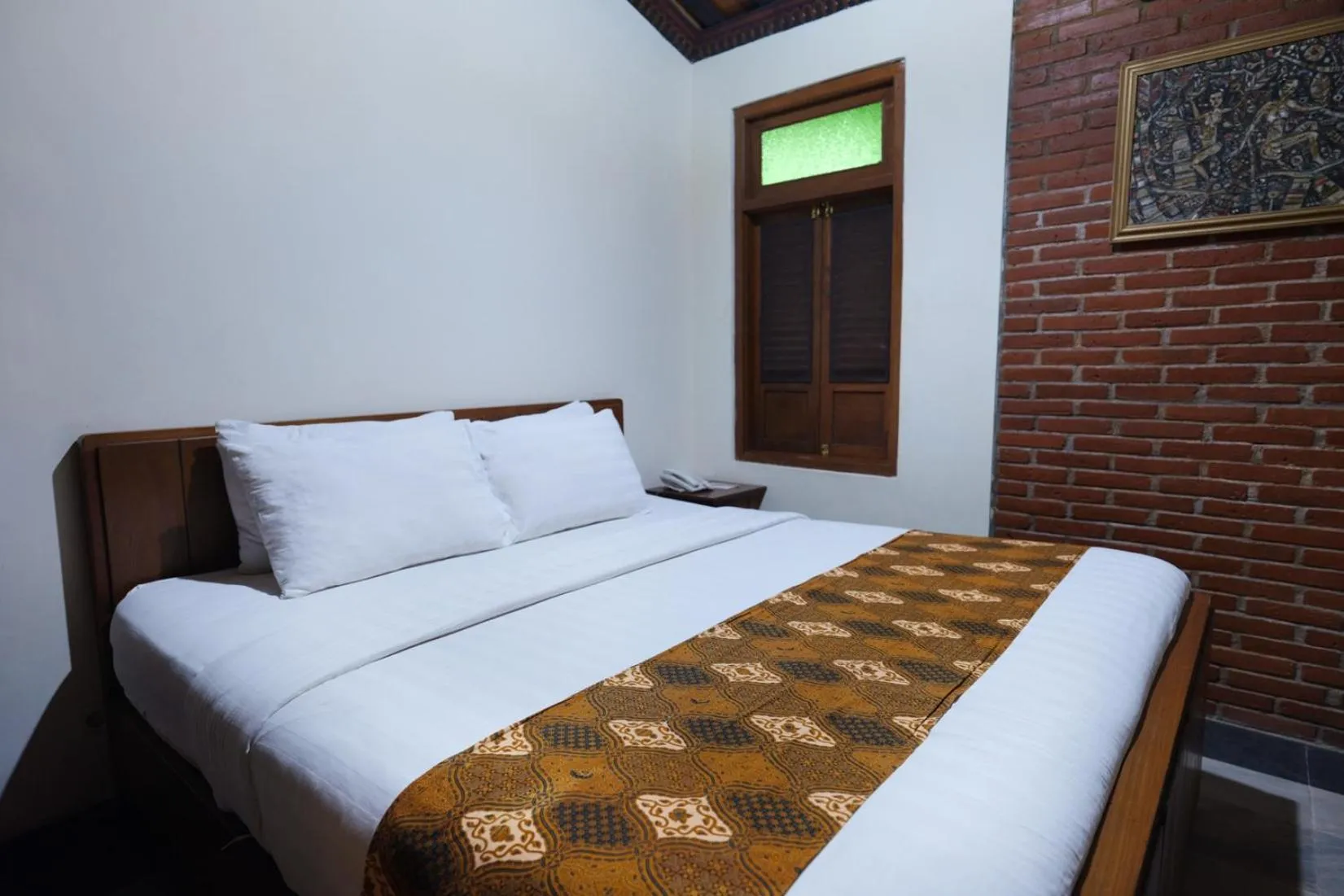 Bed in Melva Balemong