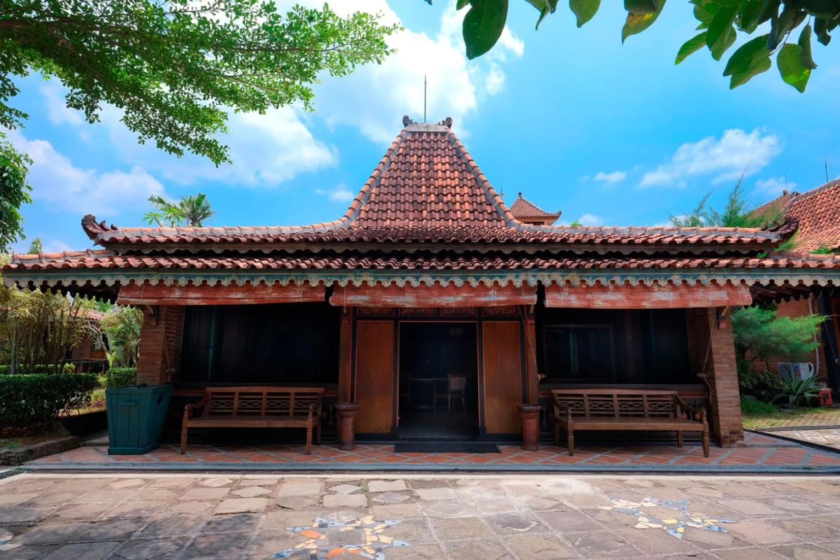 Property building in Melva Balemong