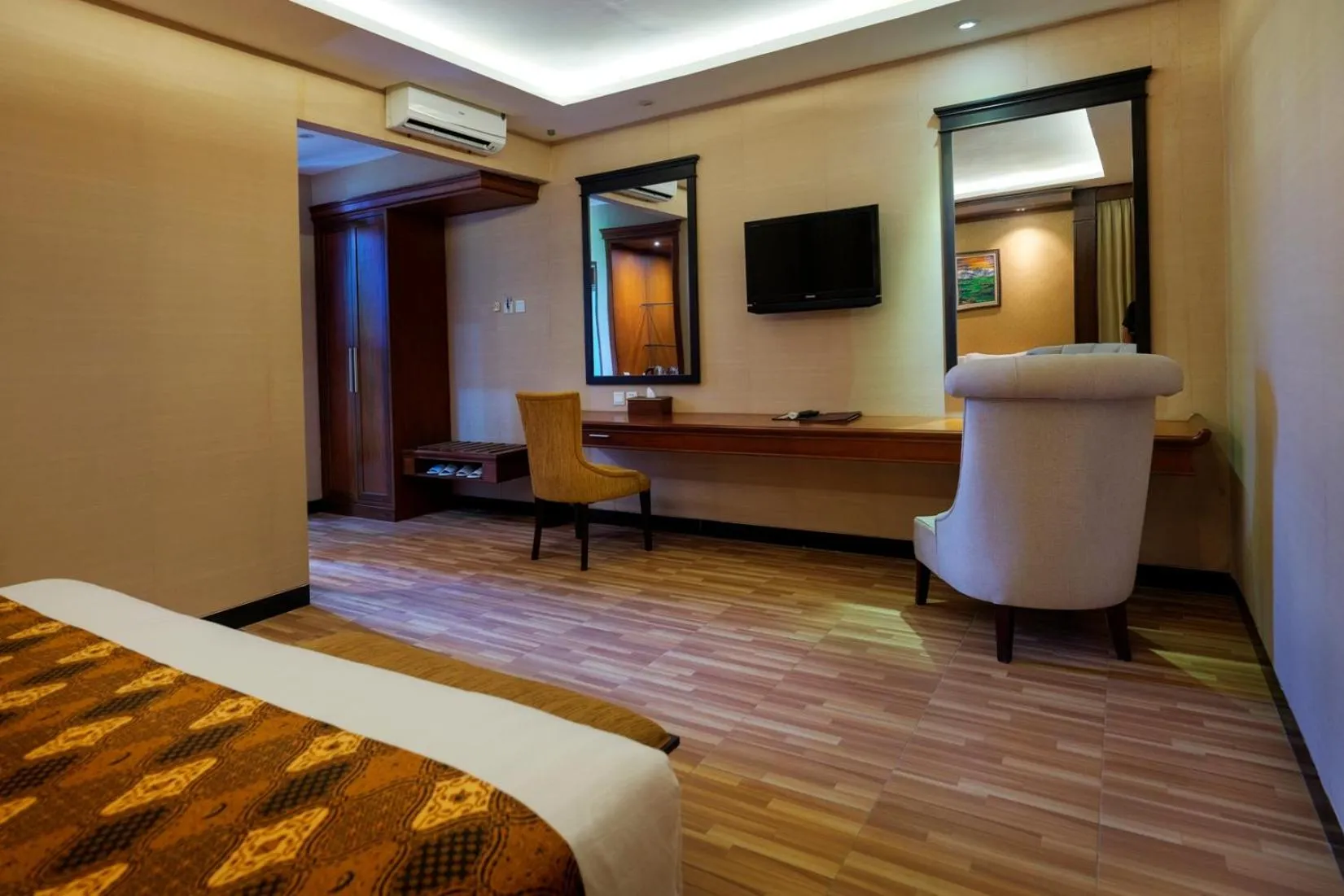 Bedroom, Bed in Melva Balemong