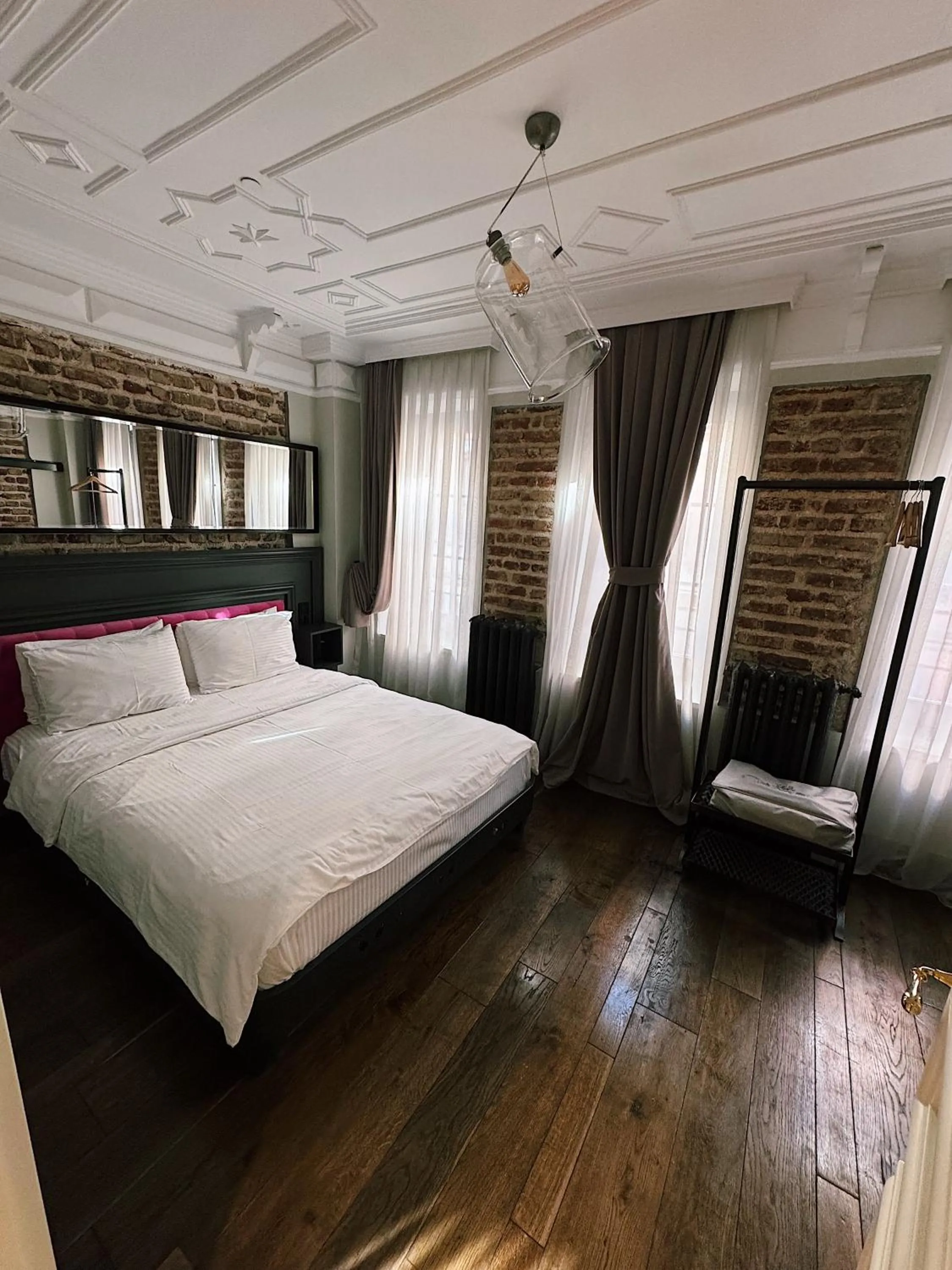 Photo of the whole room, Bed in Taksim Avenue