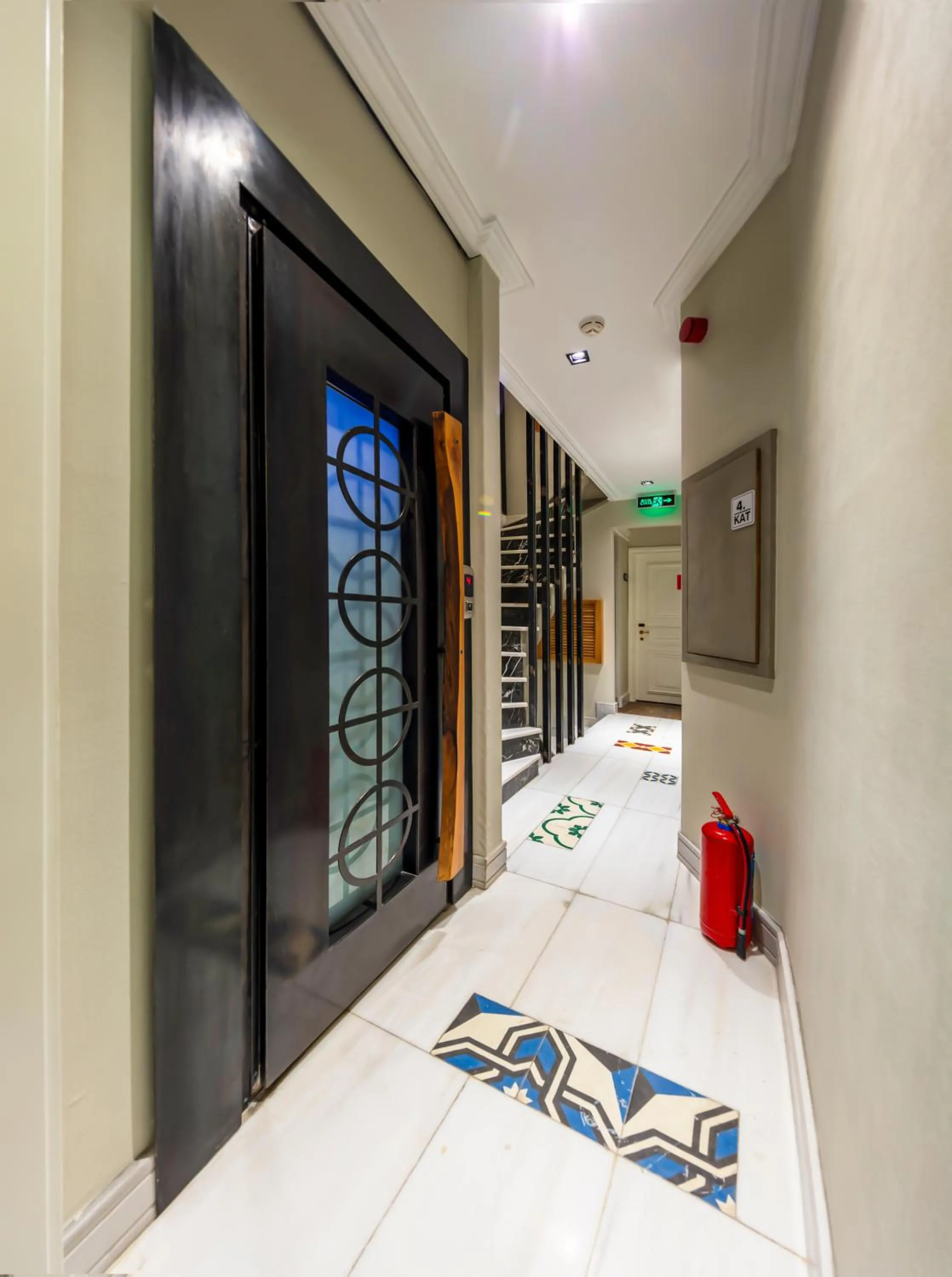 elevator in Taksim Avenue