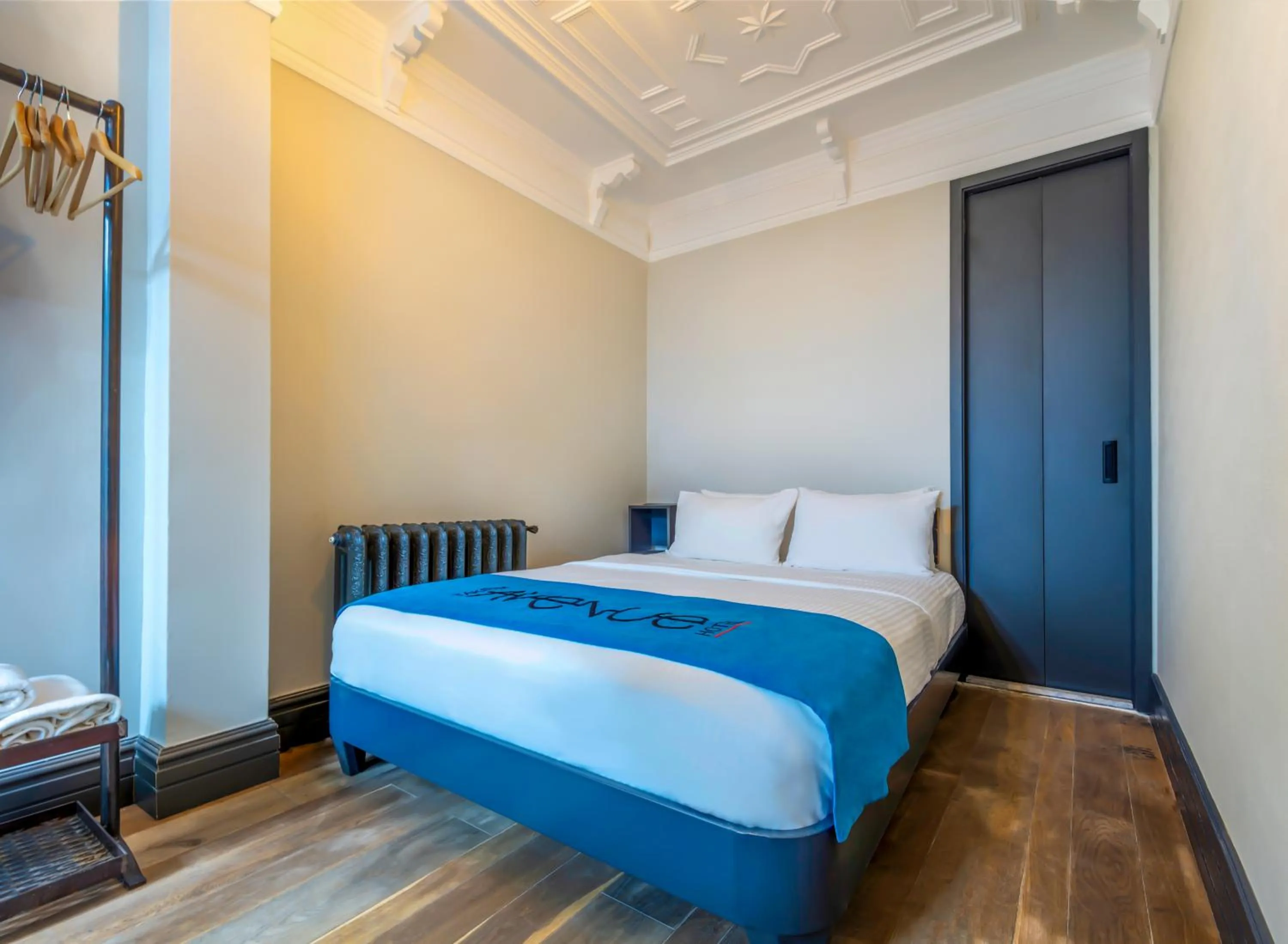 Photo of the whole room, Bed in Taksim Avenue