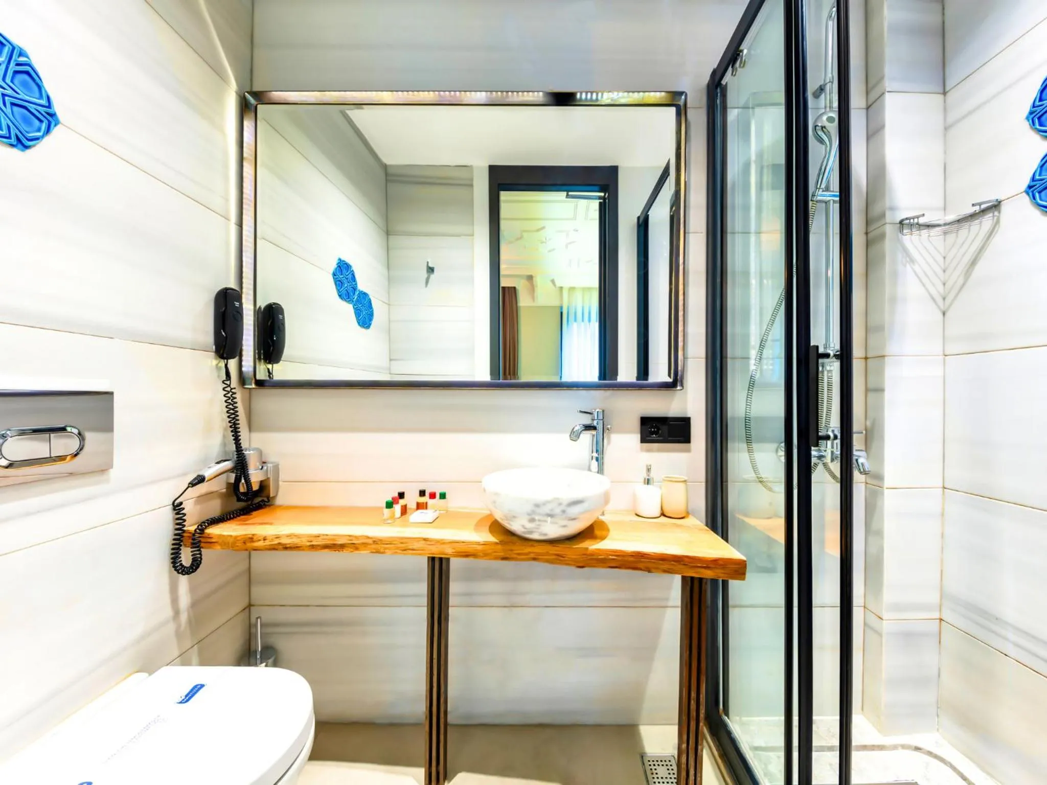 Shower in Taksim Avenue