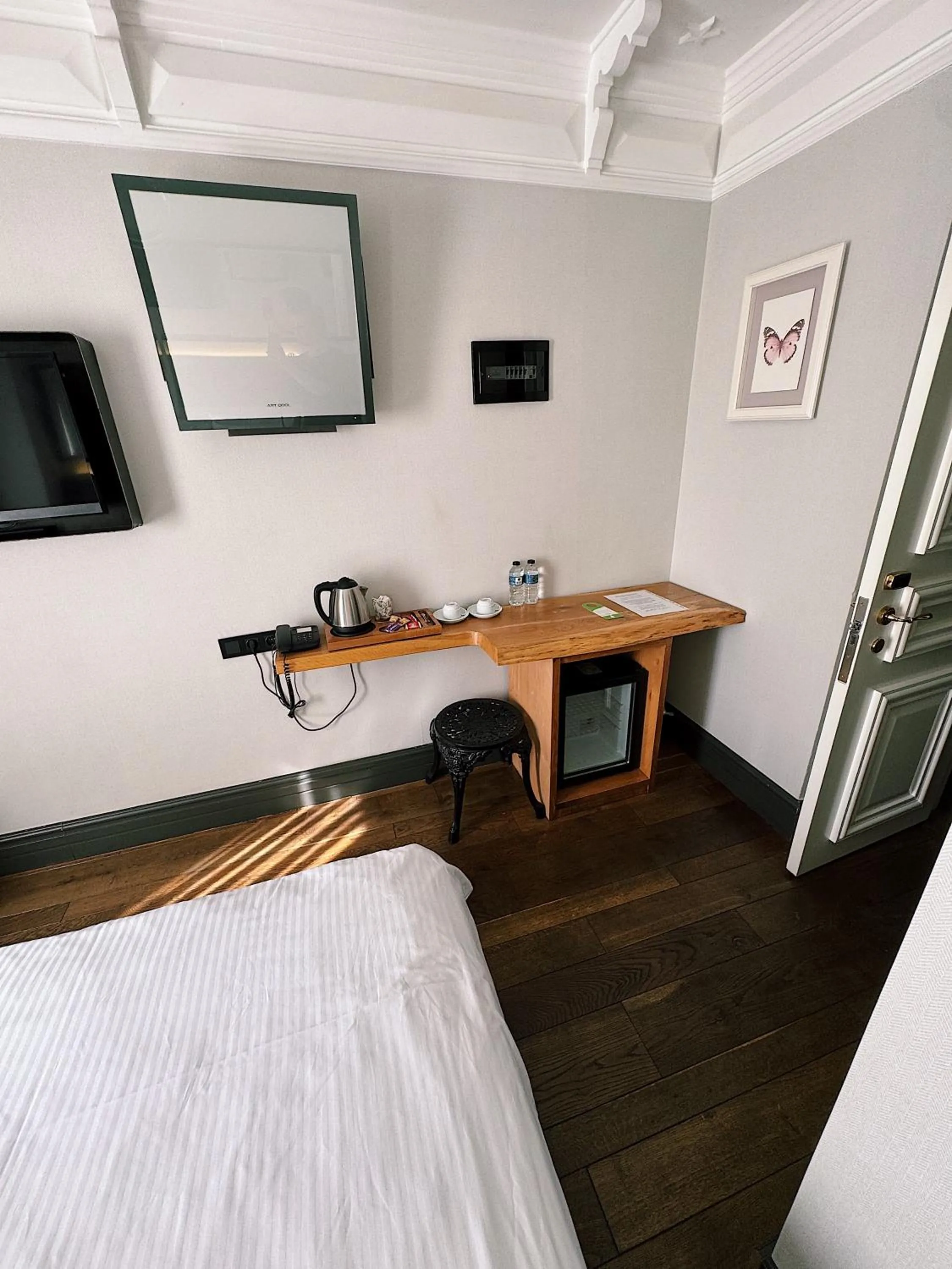 air conditioner, Bed in Taksim Avenue