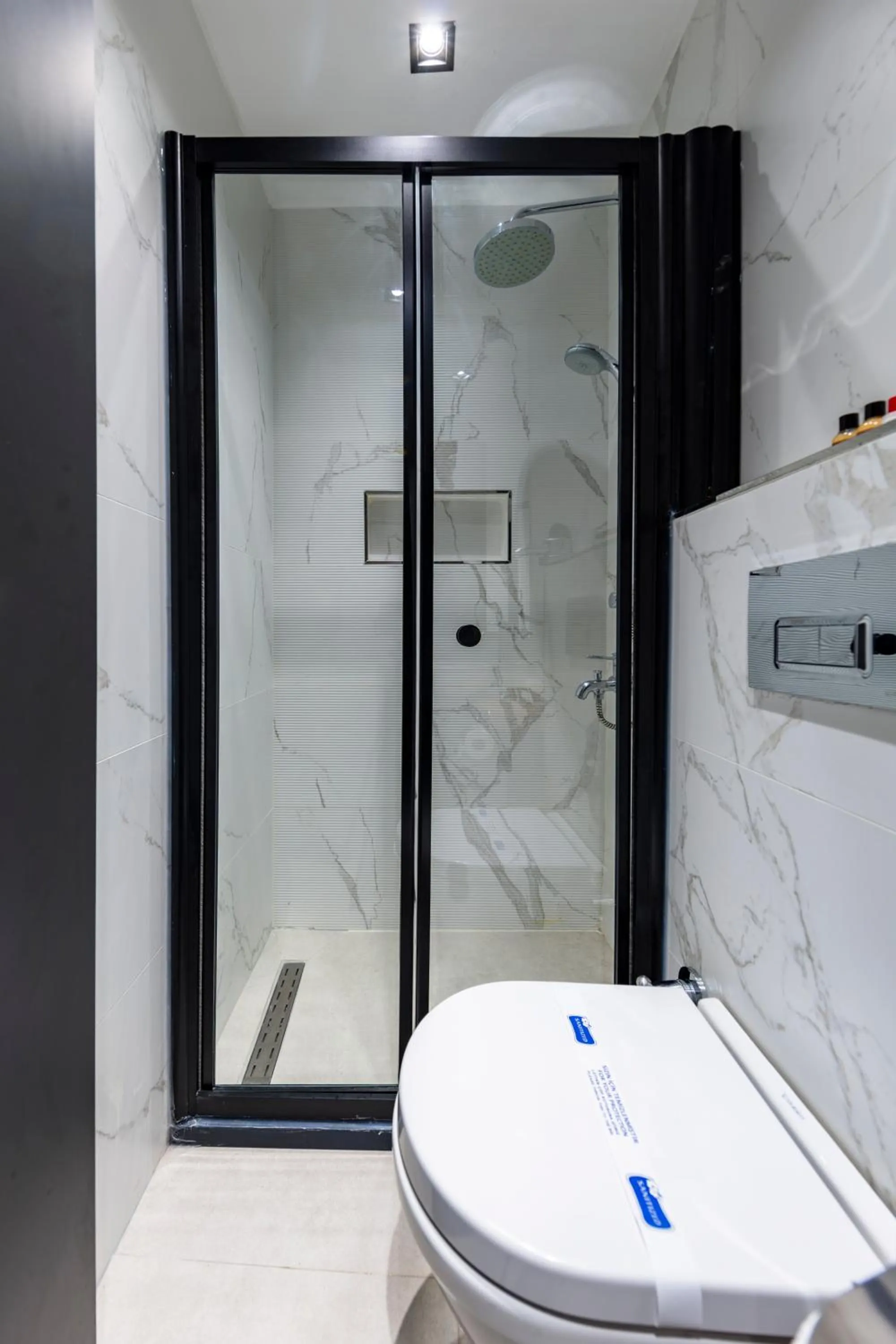 Shower in Taksim Avenue