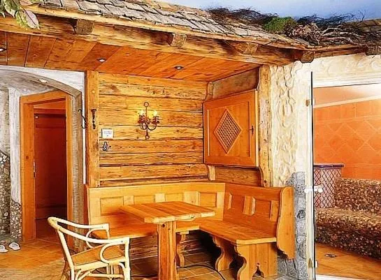 Restaurant/places to eat in Hotel Garni San Nicolò
