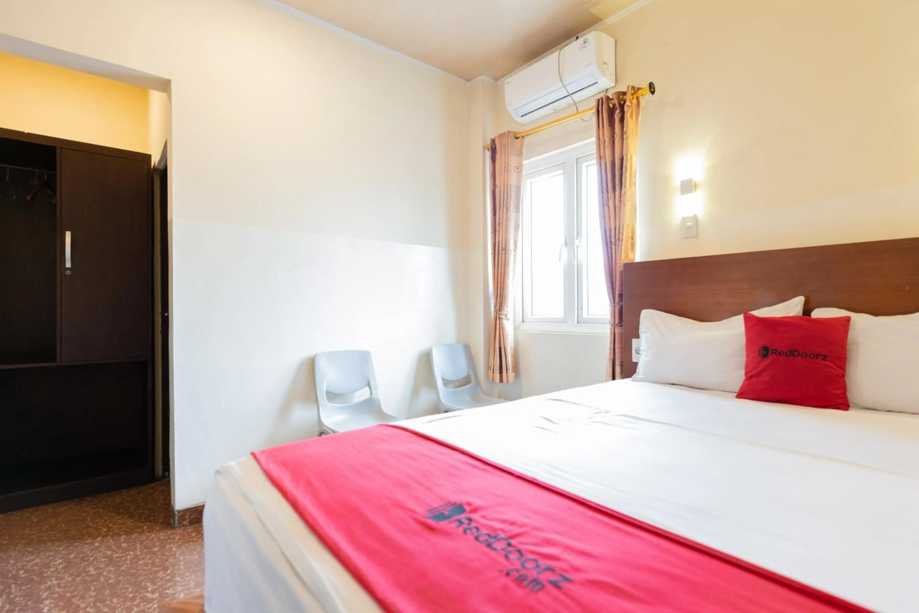 Bed in RedDoorz near Halim Perdanakusuma 3