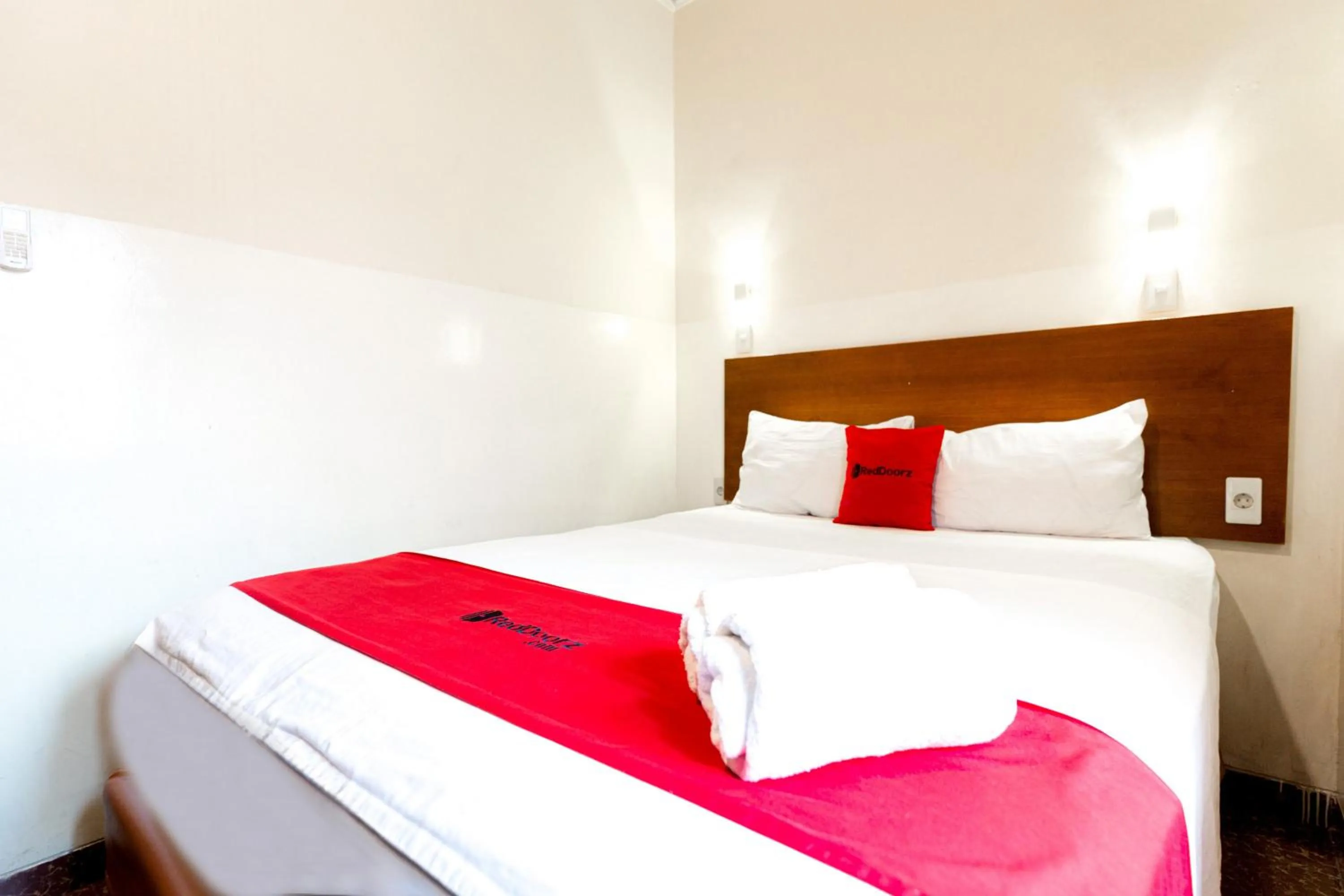 Bedroom, Bed in RedDoorz near Halim Perdanakusuma 3