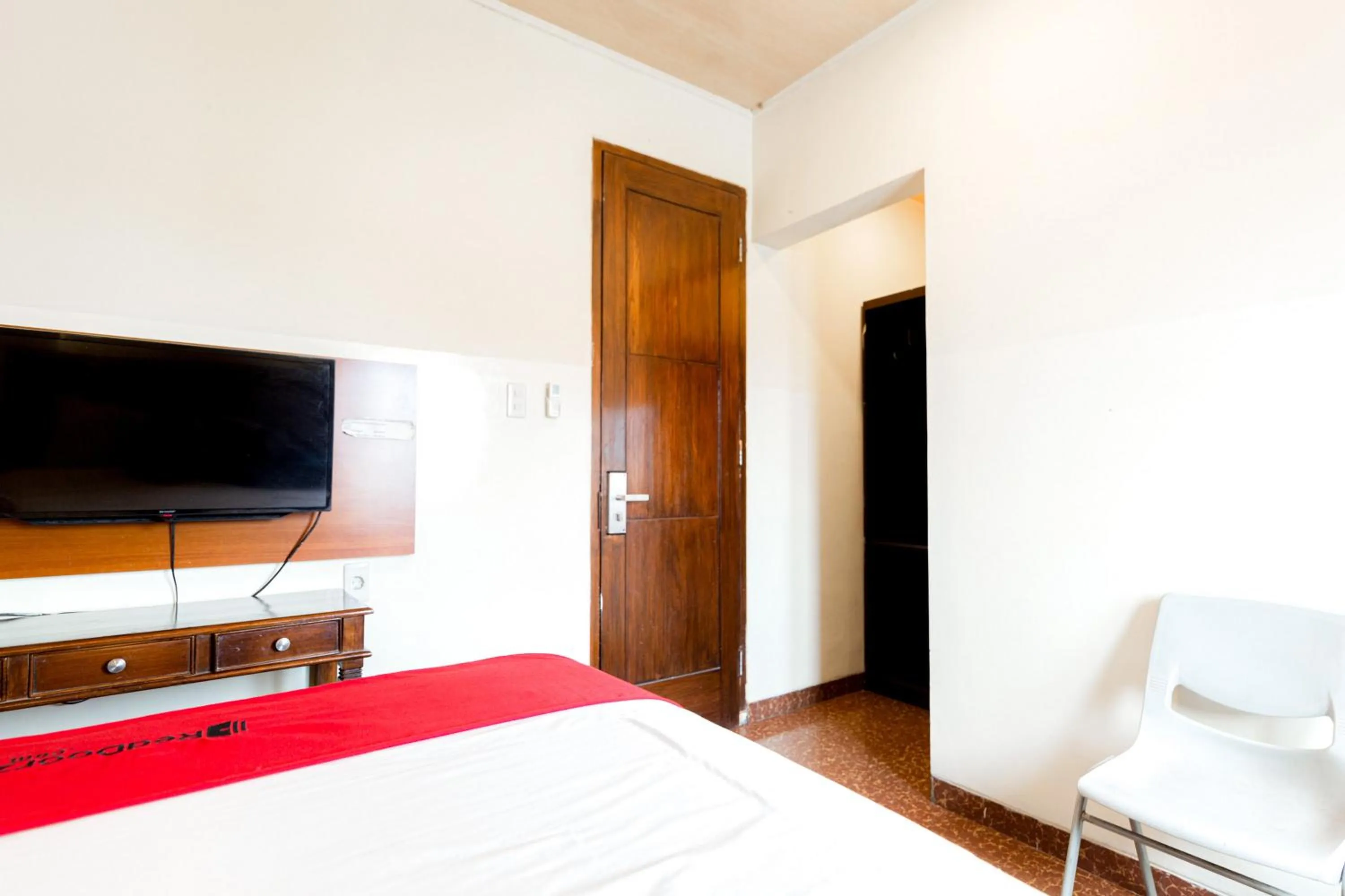 Bedroom, Bed in RedDoorz near Halim Perdanakusuma 3