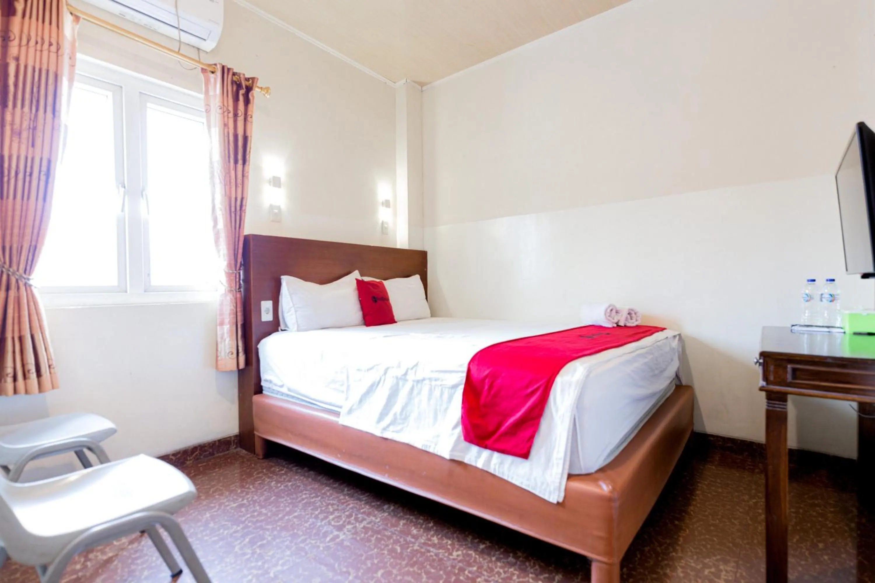 Bedroom, Bed in RedDoorz near Halim Perdanakusuma 3