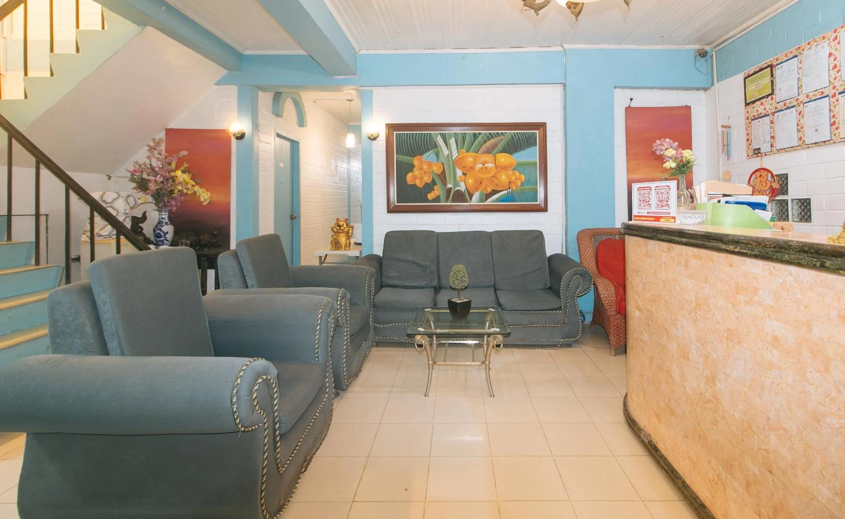 Lobby or reception in RedDoorz at La Maria Pension And Tourist Inn