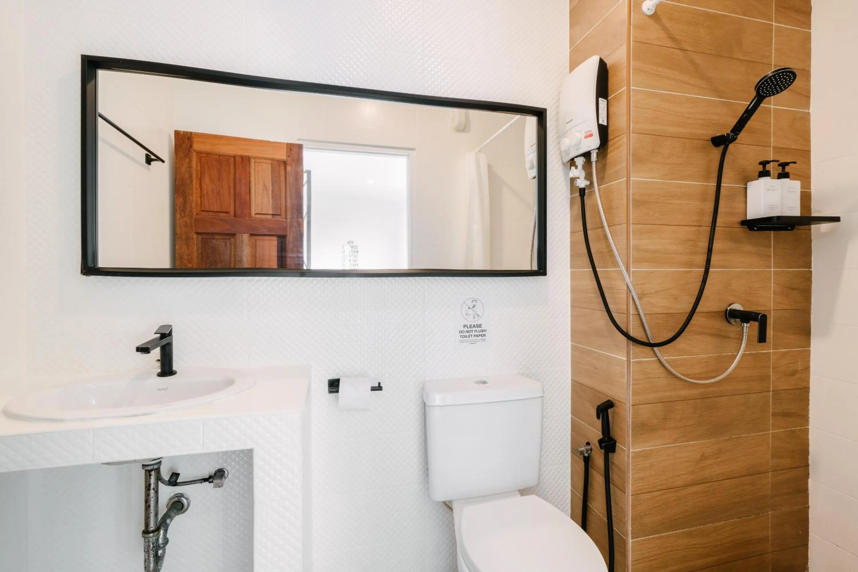 Toilet in Blu Monkey Phi Phi Island