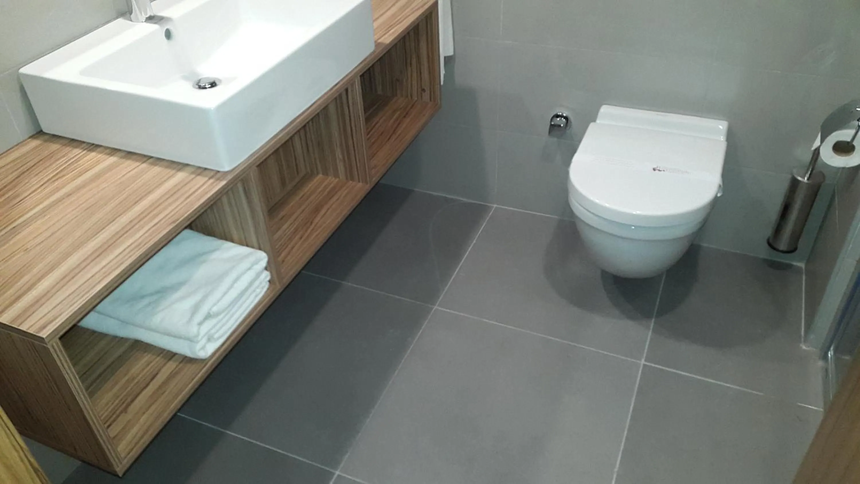 Toilet in Begonville Hotel