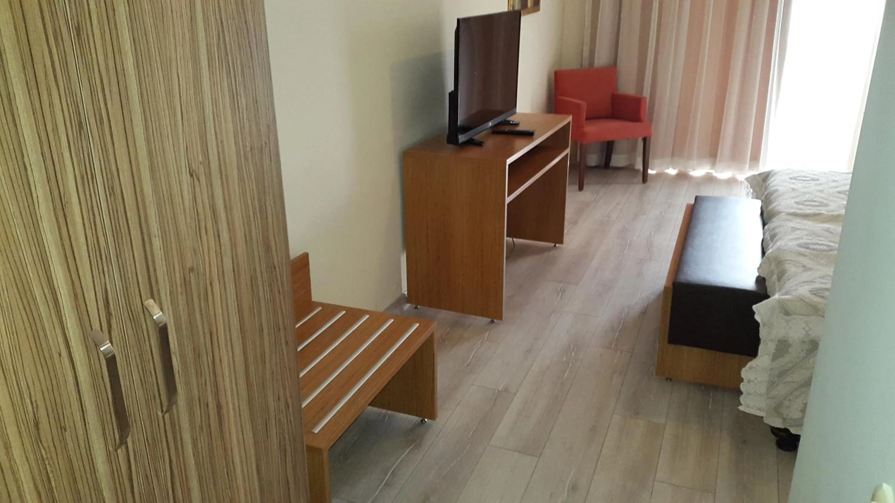 Photo of the whole room in Begonville Hotel