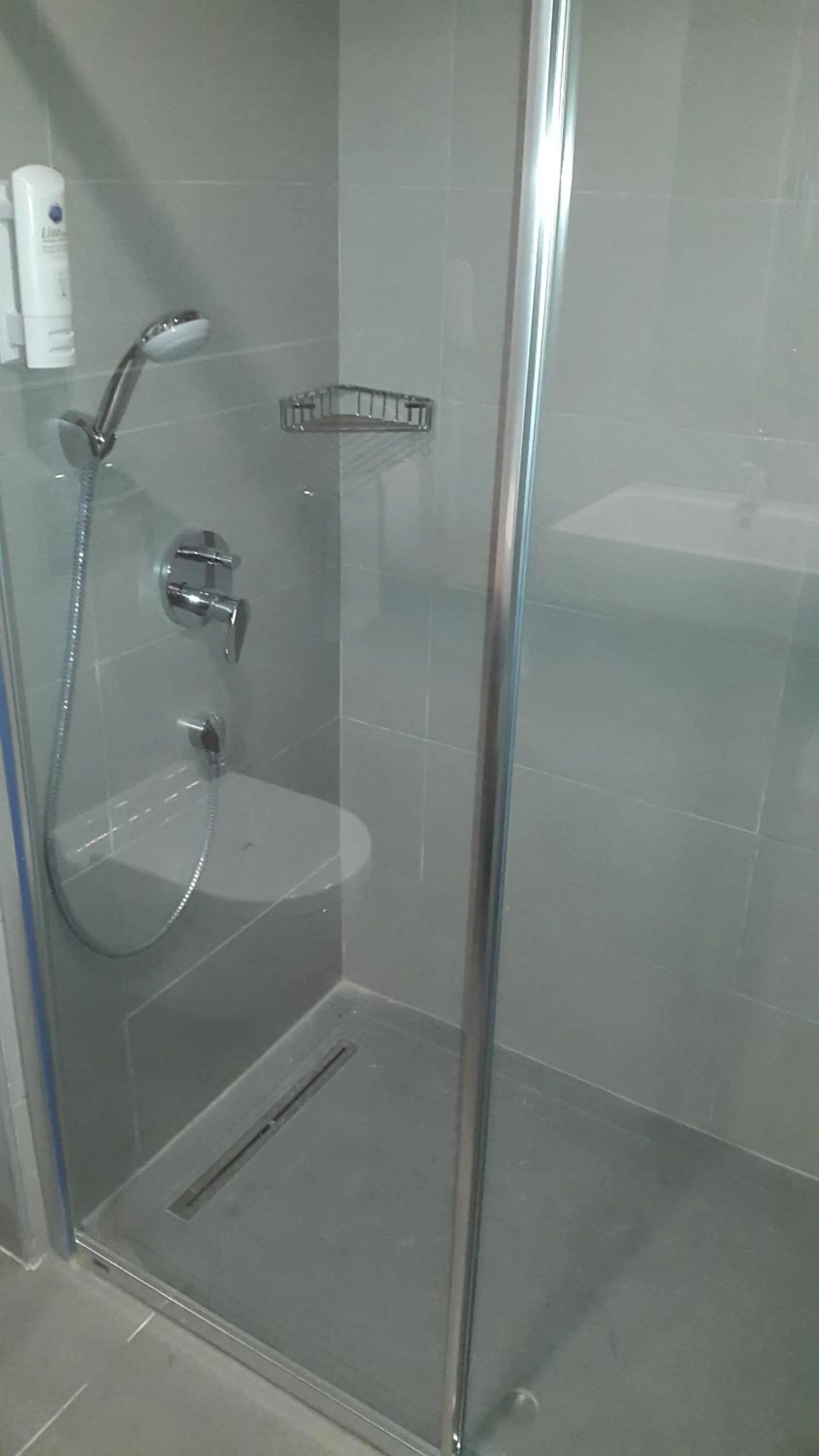 Shower in Begonville Hotel