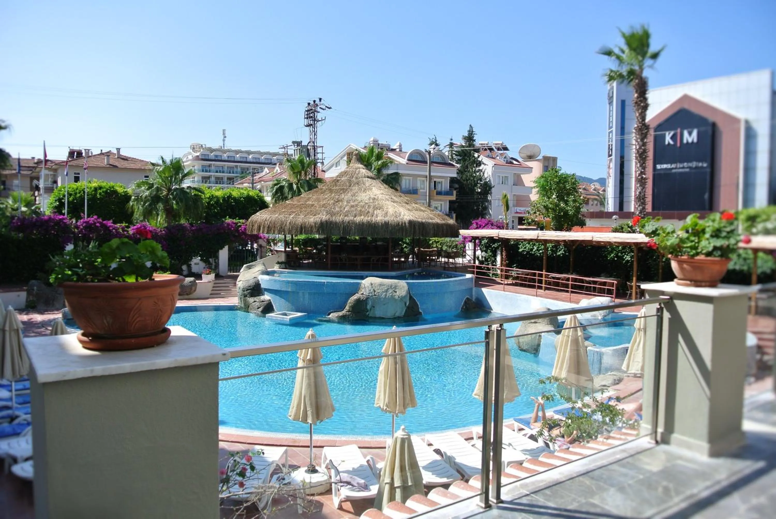 Swimming pool in Begonville Hotel