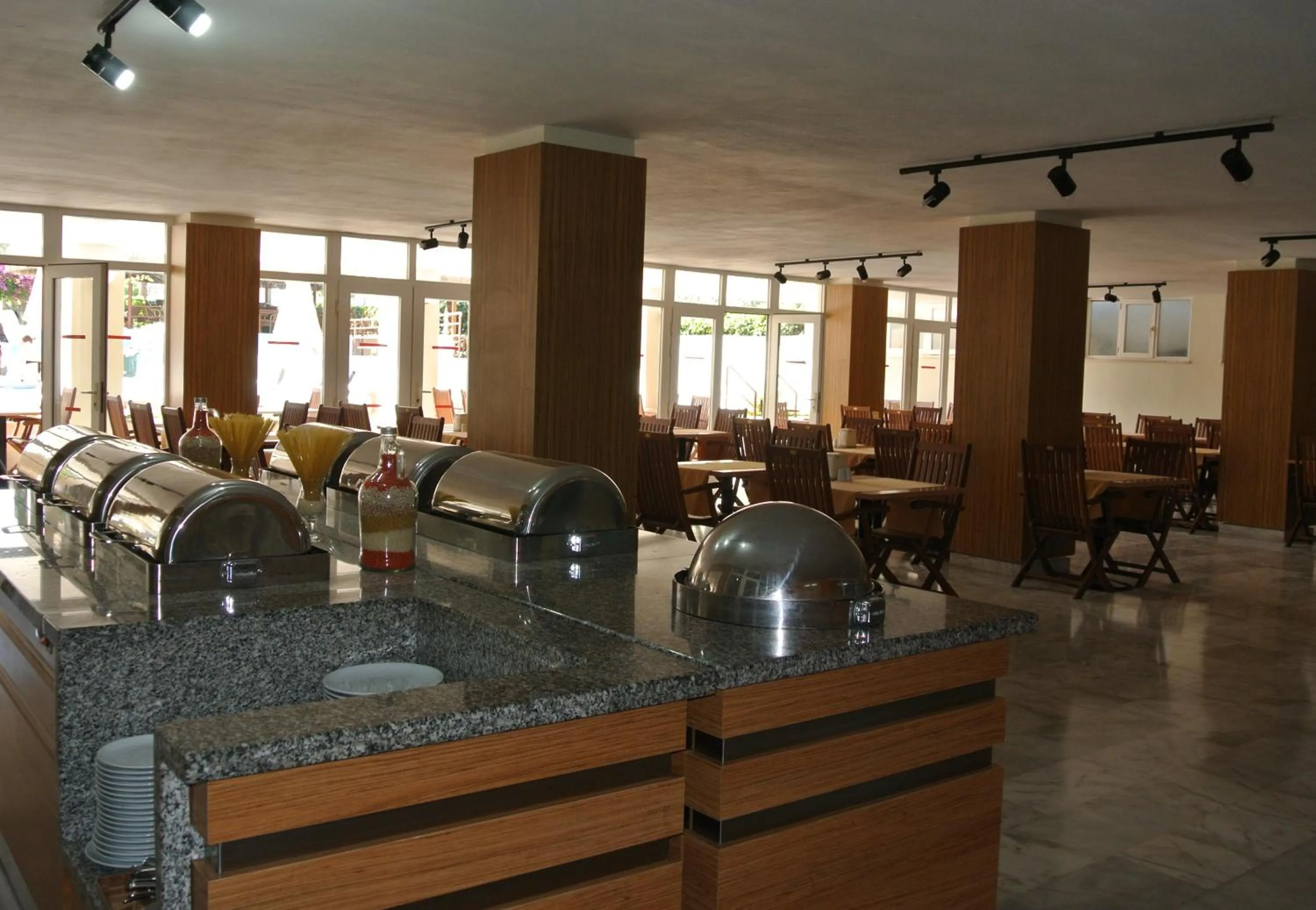 Restaurant/places to eat in Begonville Hotel