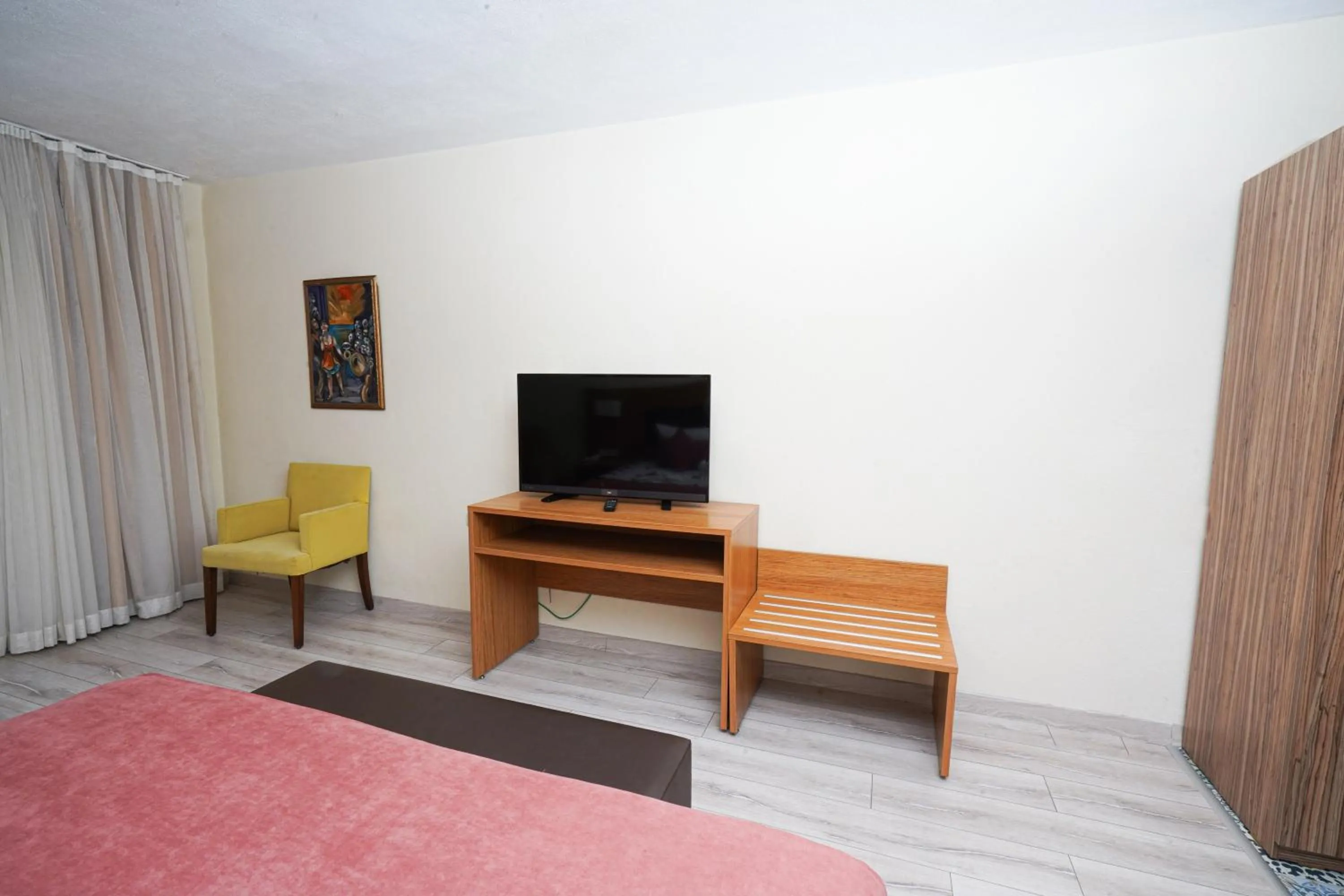 TV and multimedia in Begonville Hotel