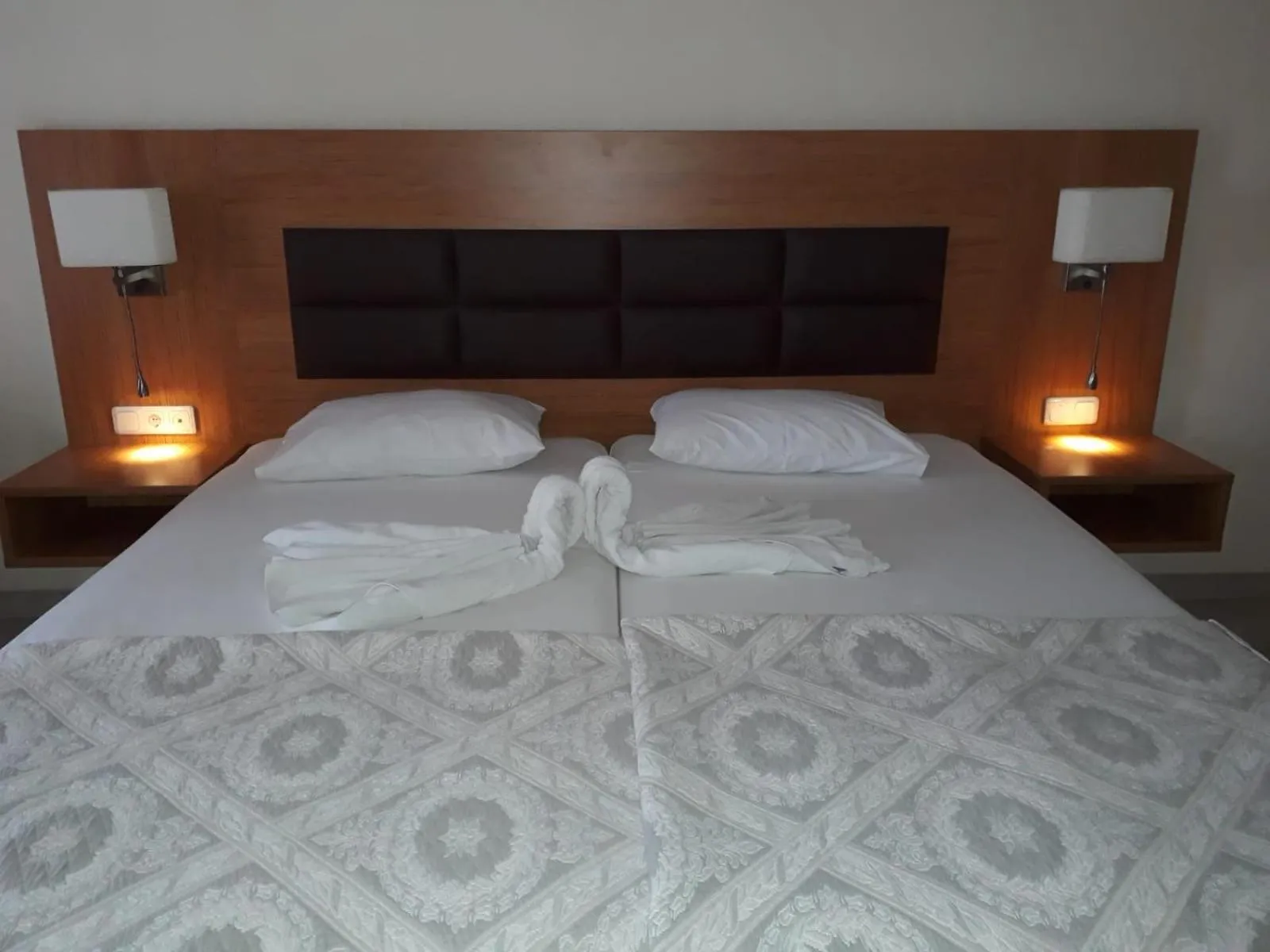 Bed in Begonville Hotel