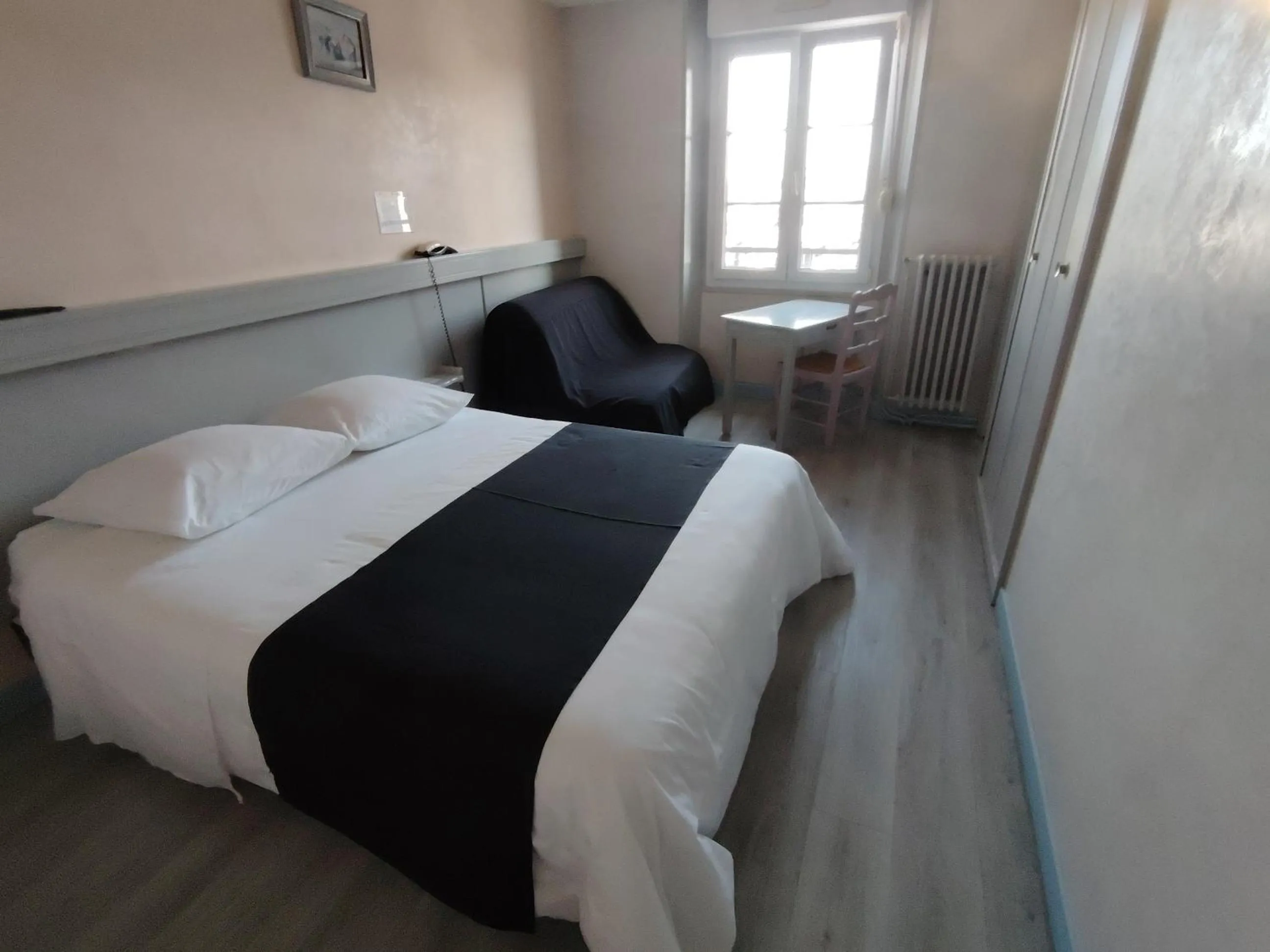 Bedroom, Bed in A La Porte Saint Jean