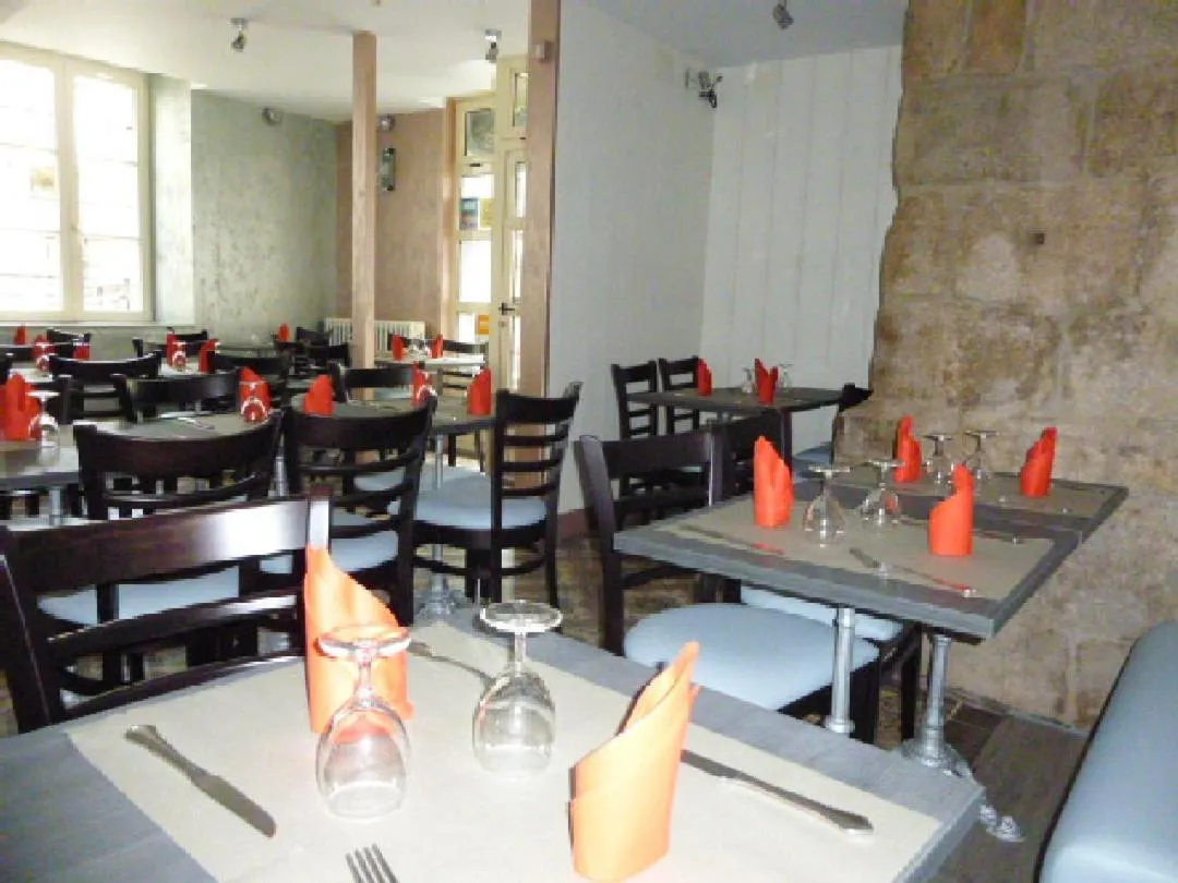 Restaurant/places to eat in A La Porte Saint Jean