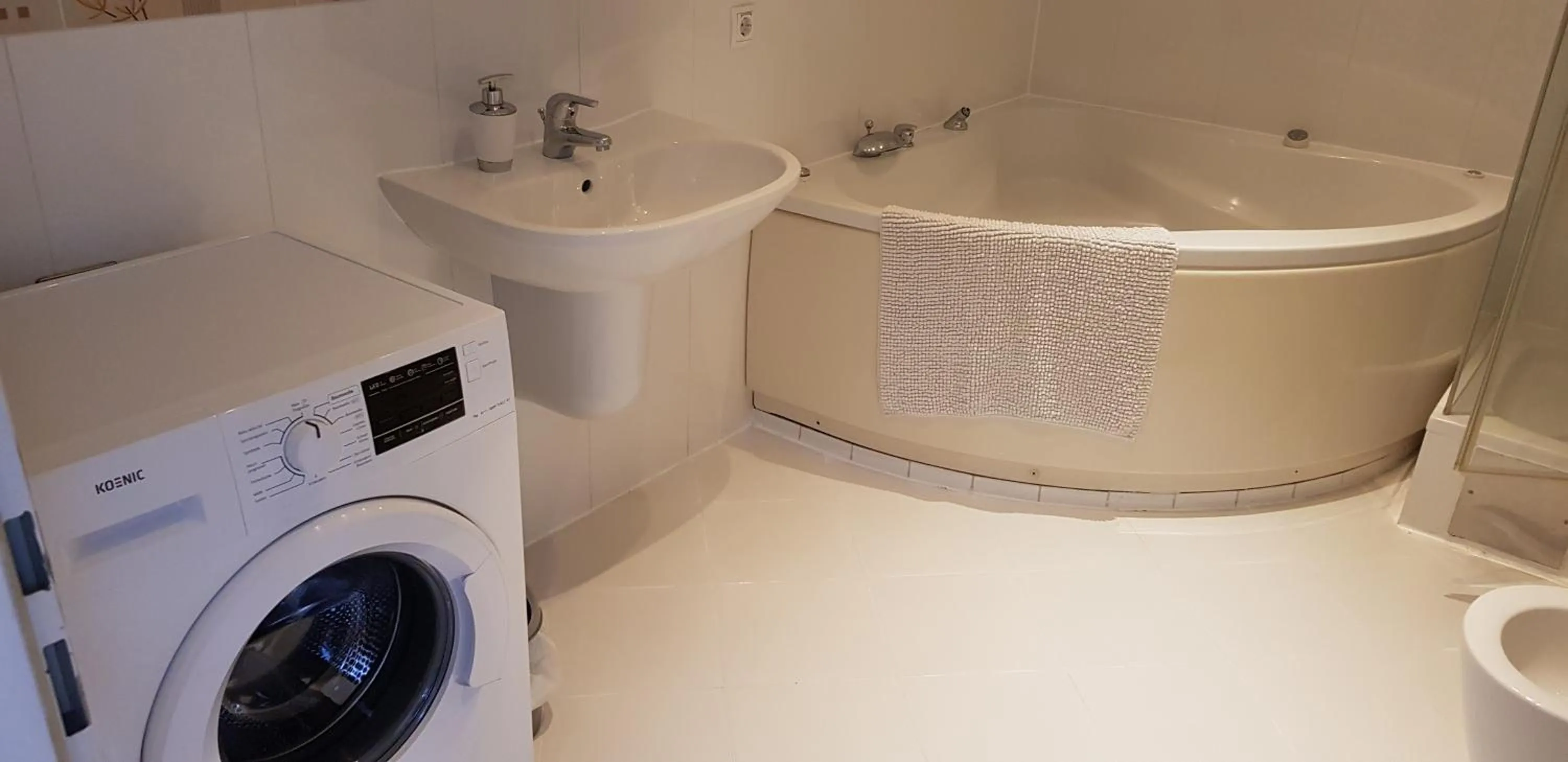 Bathroom in Vienna-apartment-one Schmidgasse