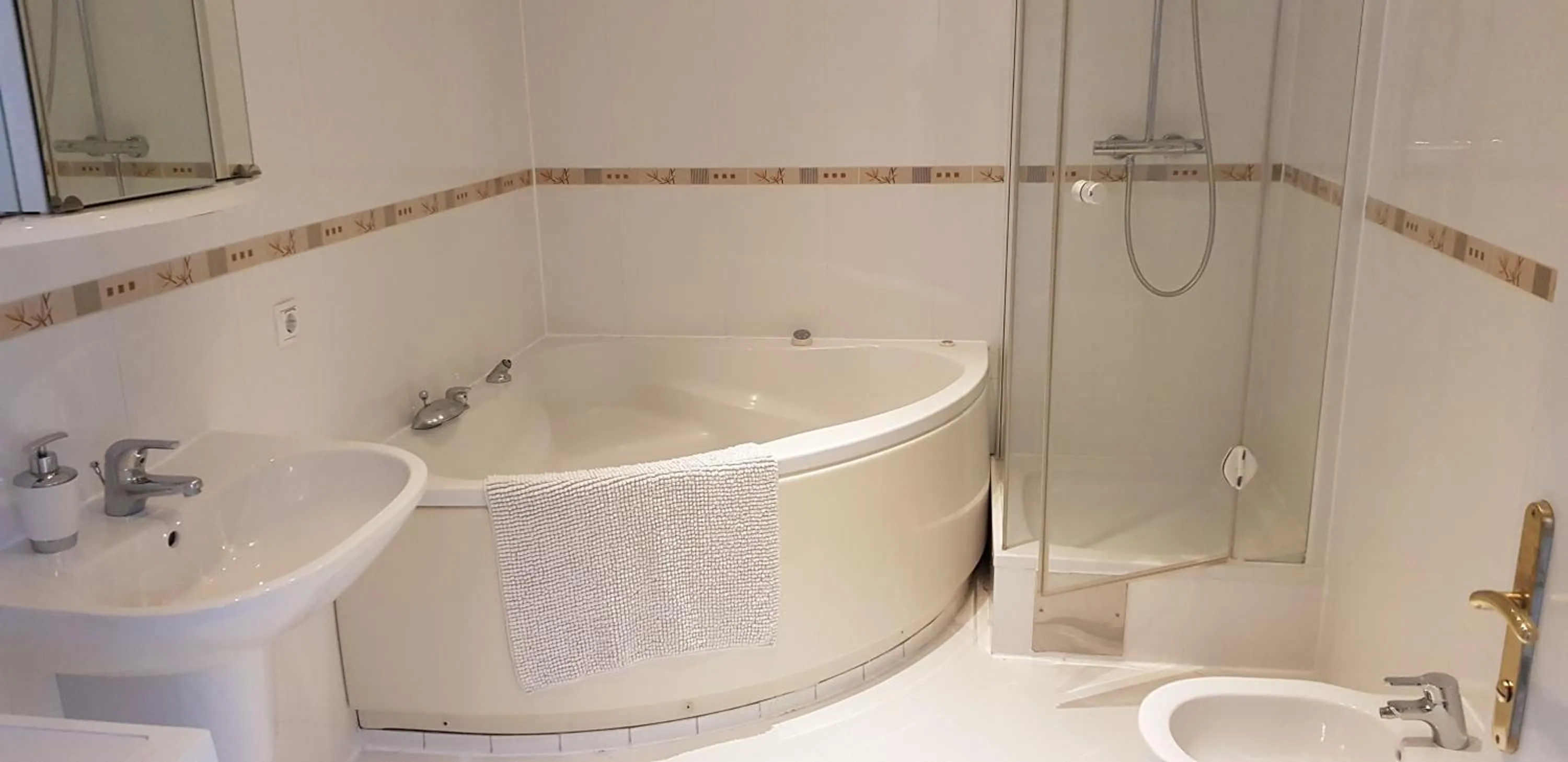 Bathroom in Vienna-apartment-one Schmidgasse