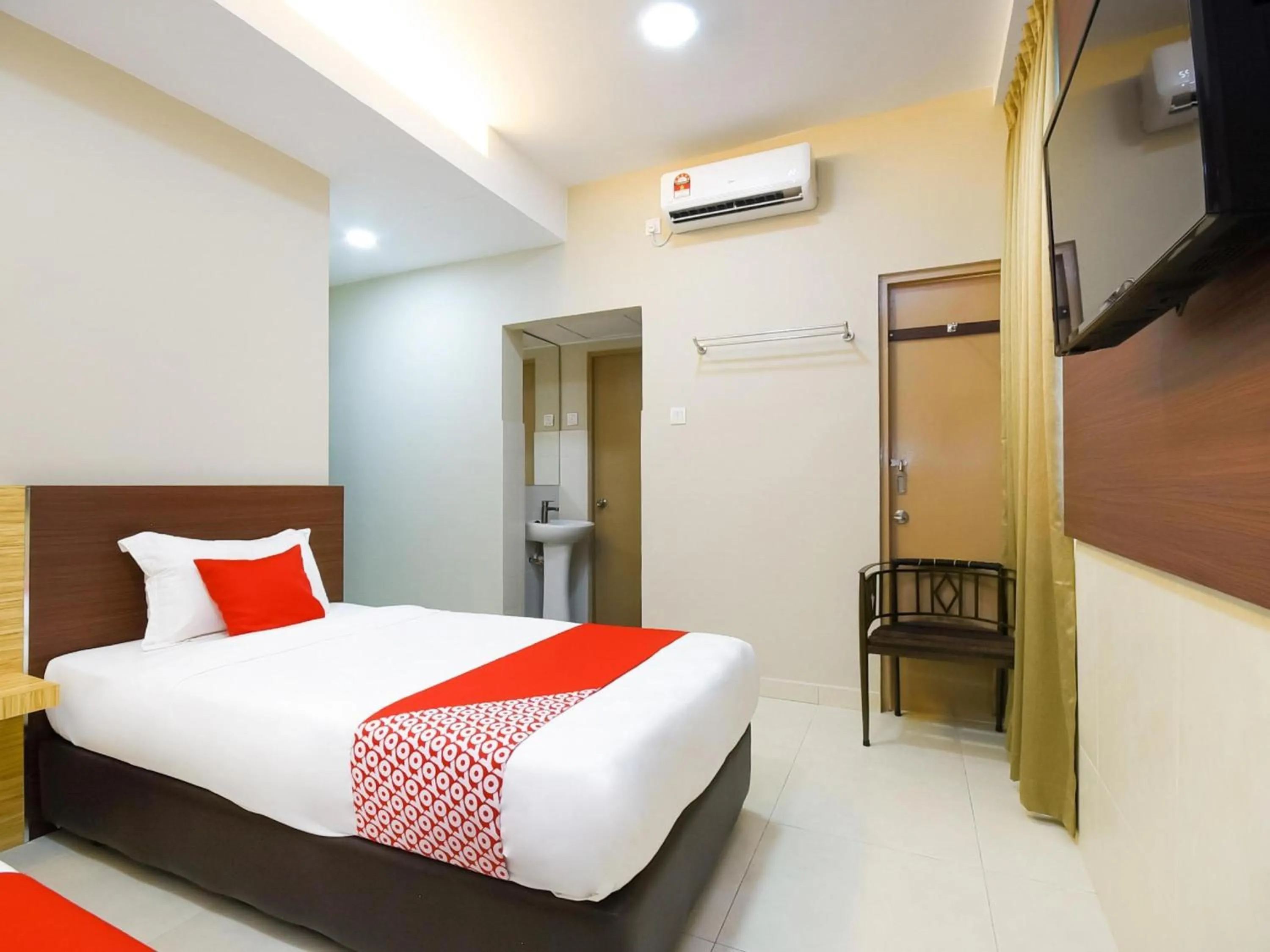 View (from property/room), Bed in Hotel O La Mirina Boutique Inn