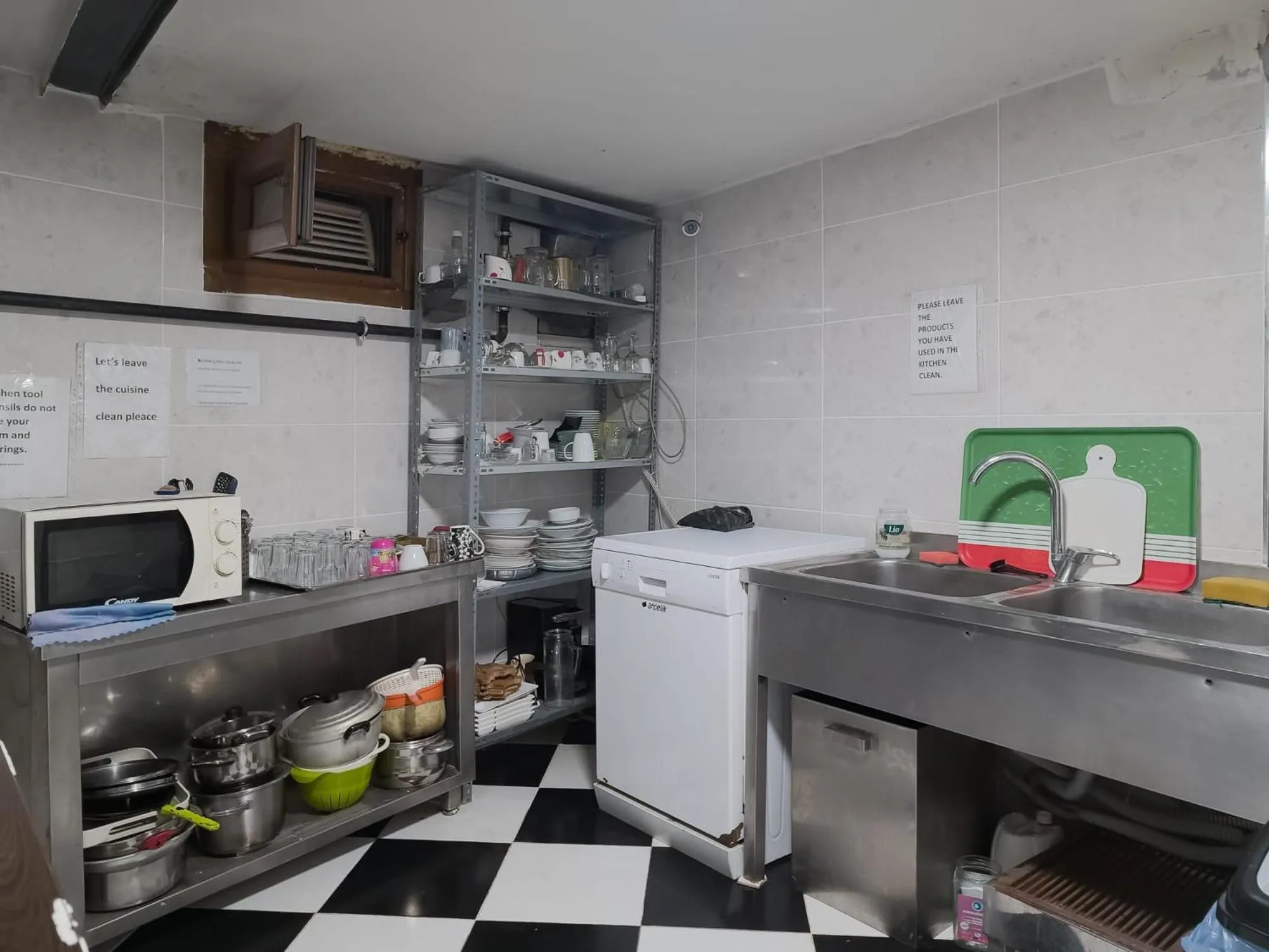 Kitchen or kitchenette in Taksim Hostel Green House Istanbul