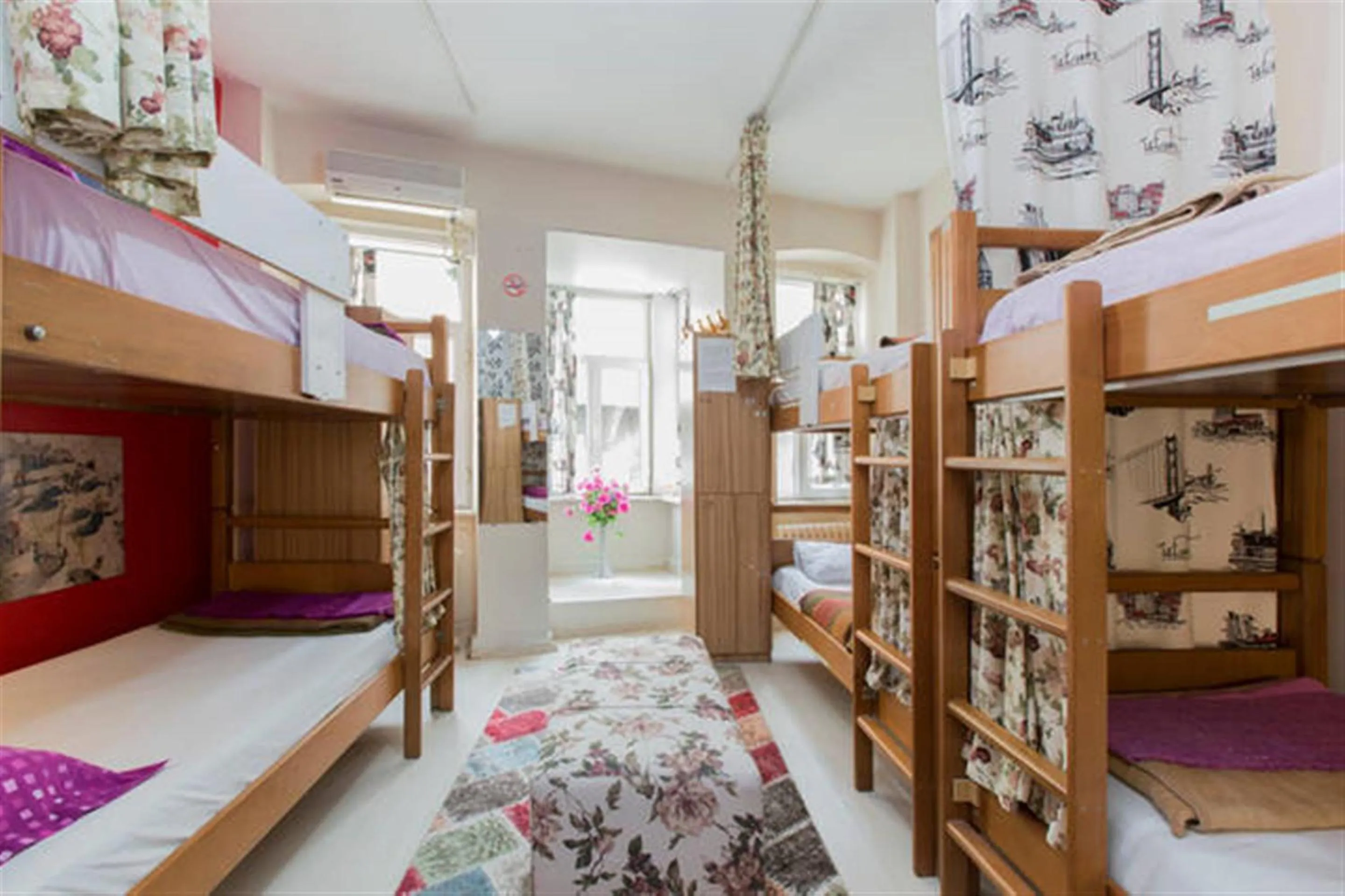 Photo of the whole room, Bed in Taksim Hostel Green House Istanbul