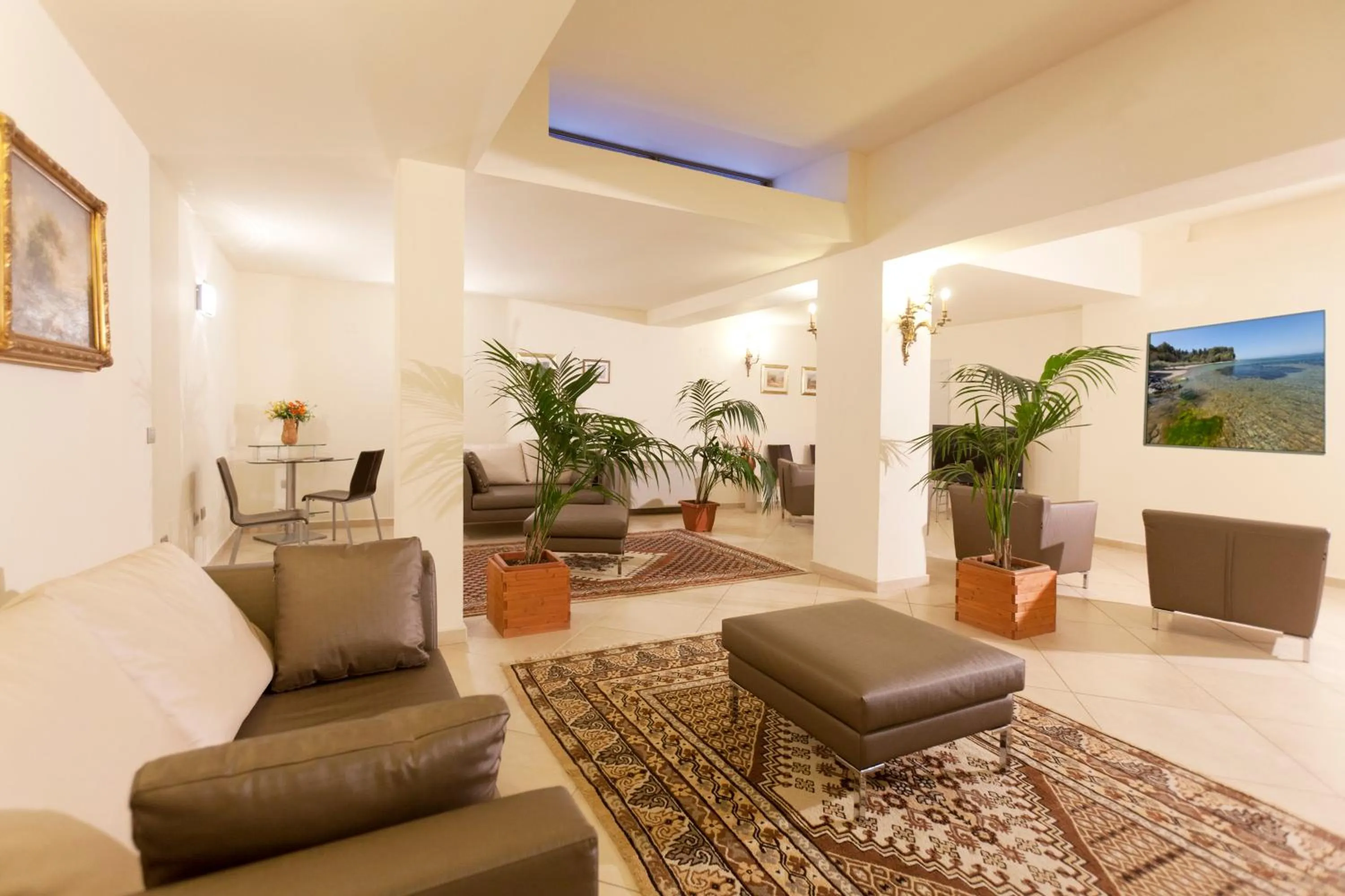 Communal lounge/ TV room in Hotel Corallo