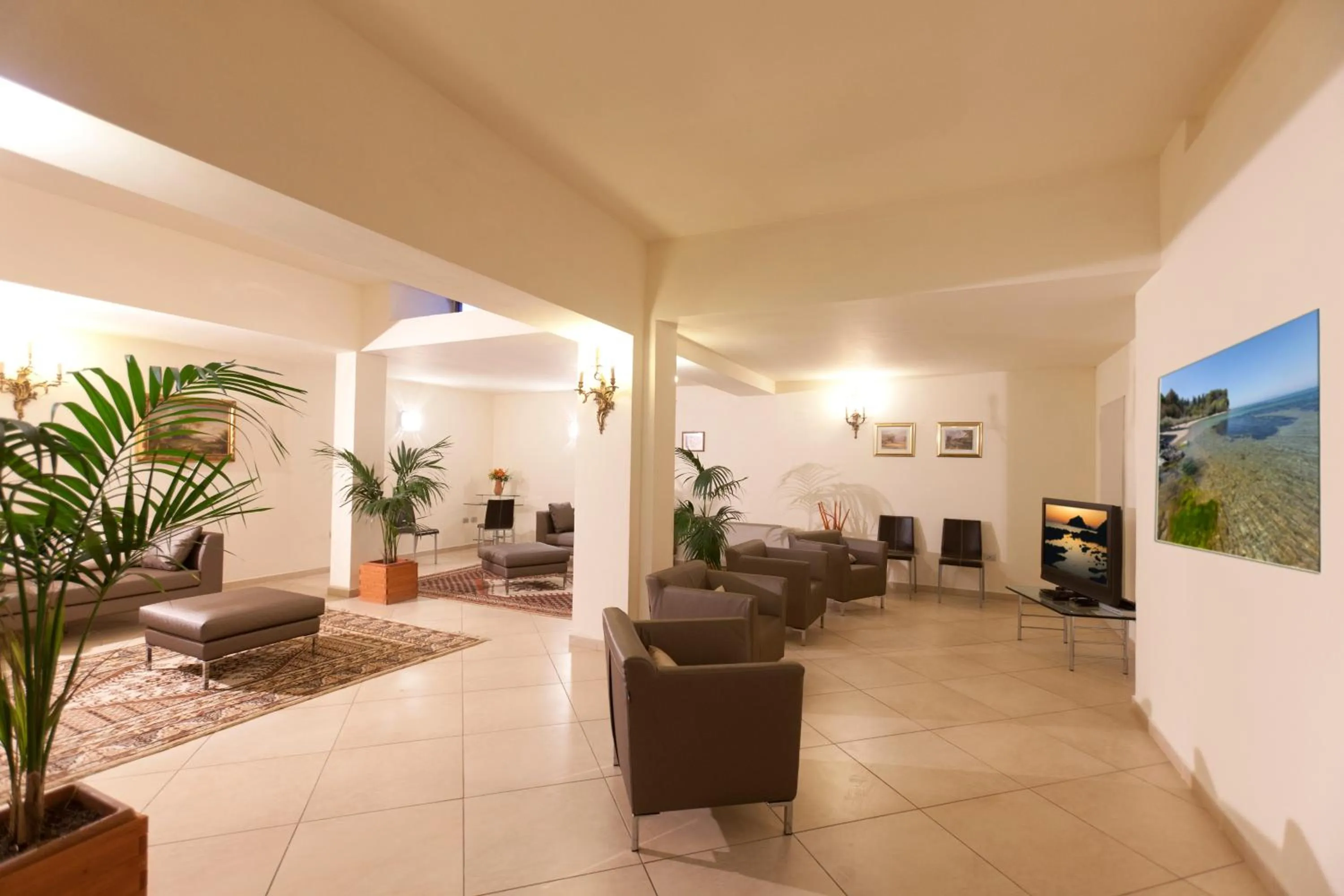 Communal lounge/ TV room in Hotel Corallo