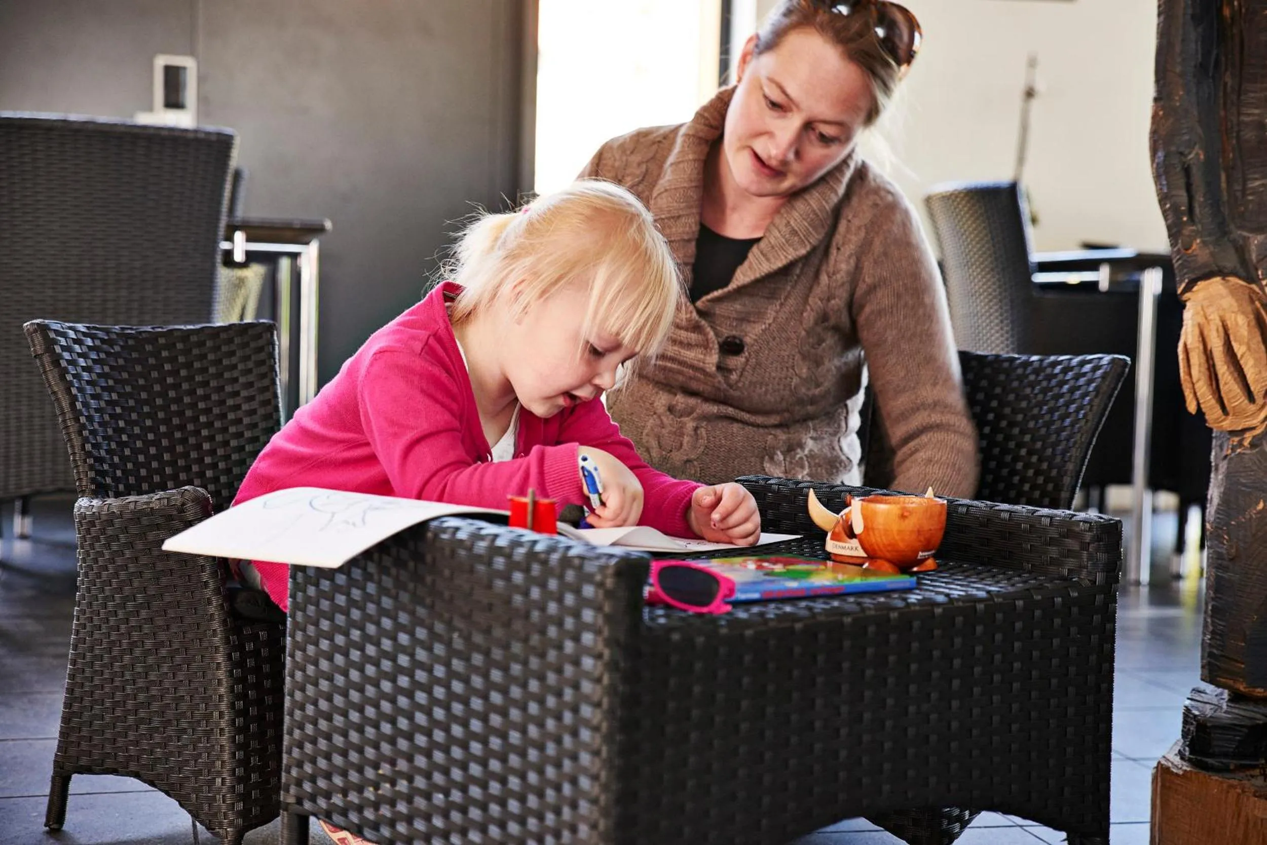 Communal lounge/ TV room in Roskilde Danhostel