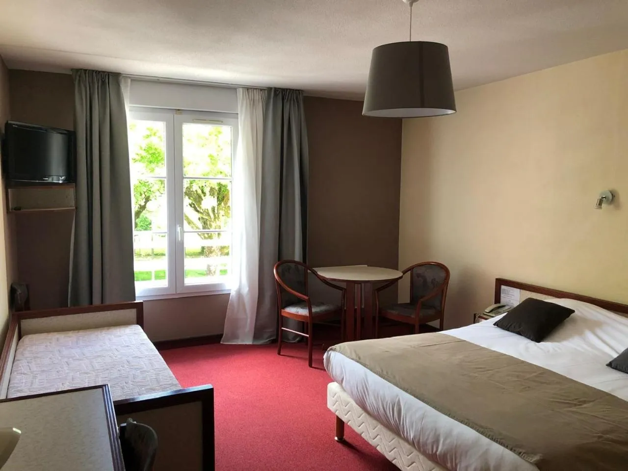 Bed in Hôtel et Studios d'Orfeuil