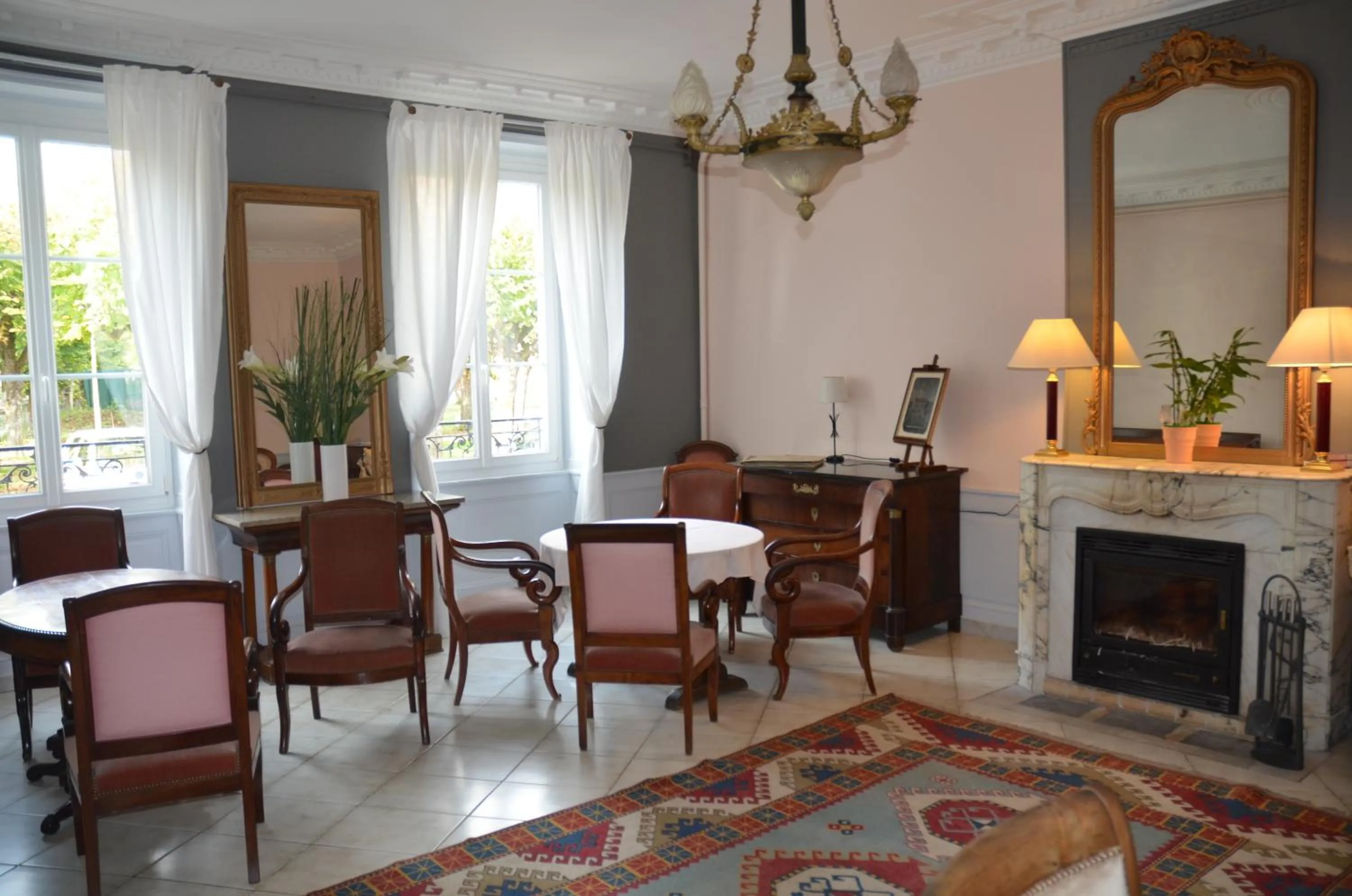 Lounge or bar in Hôtel et Studios d'Orfeuil