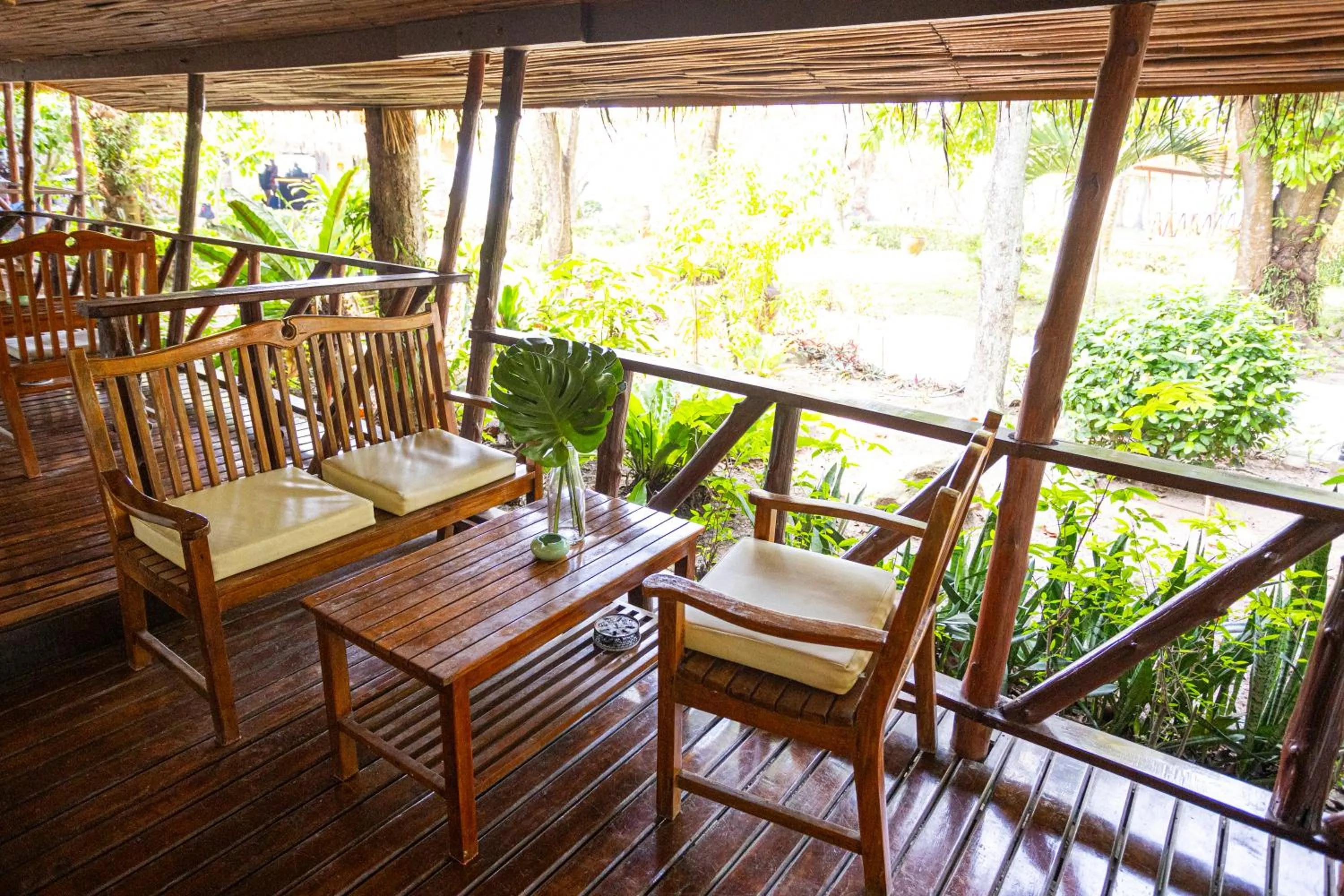 Lipa Lodge Beach Resort