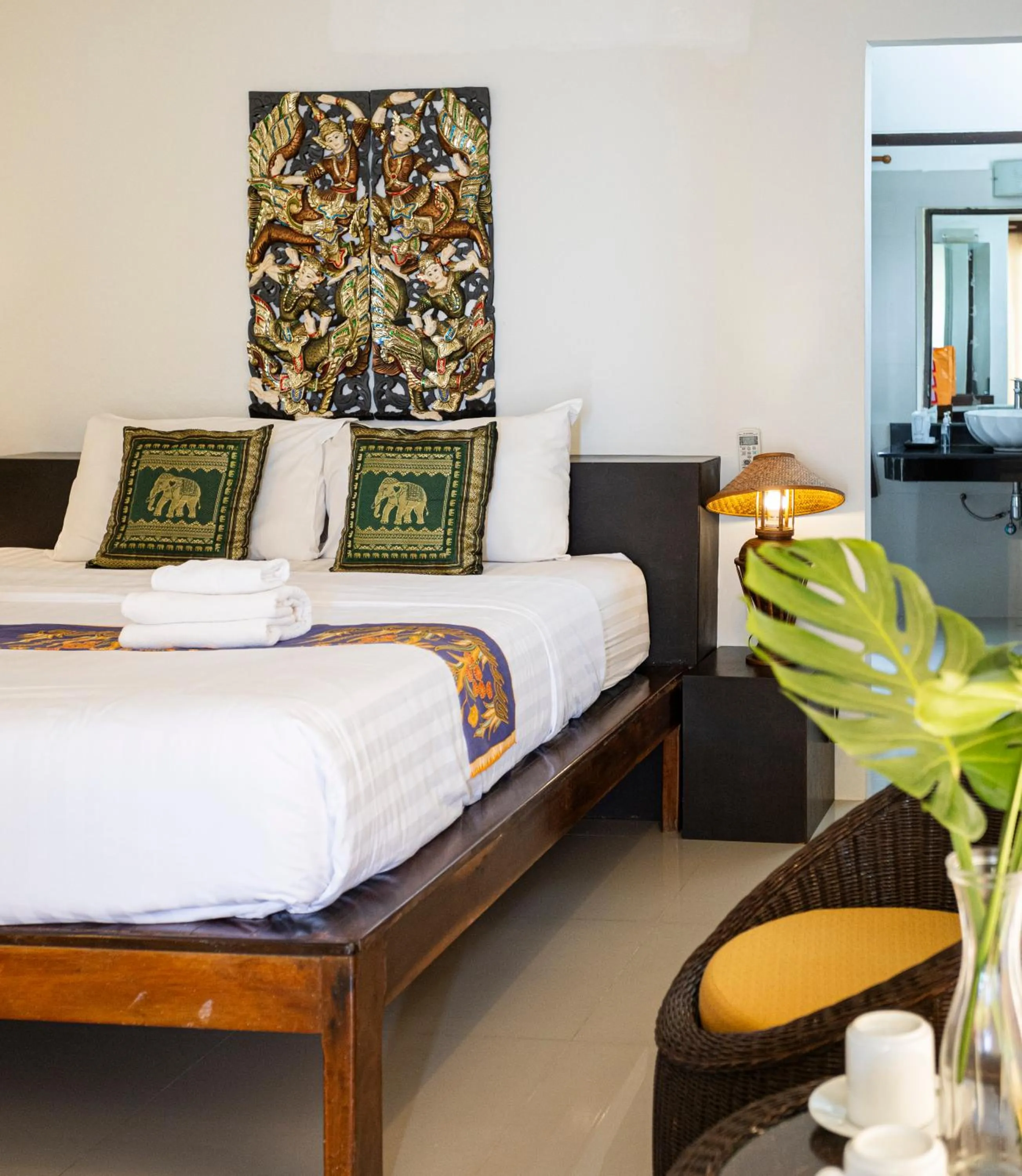 Bed in Lipa Lodge Beach Resort