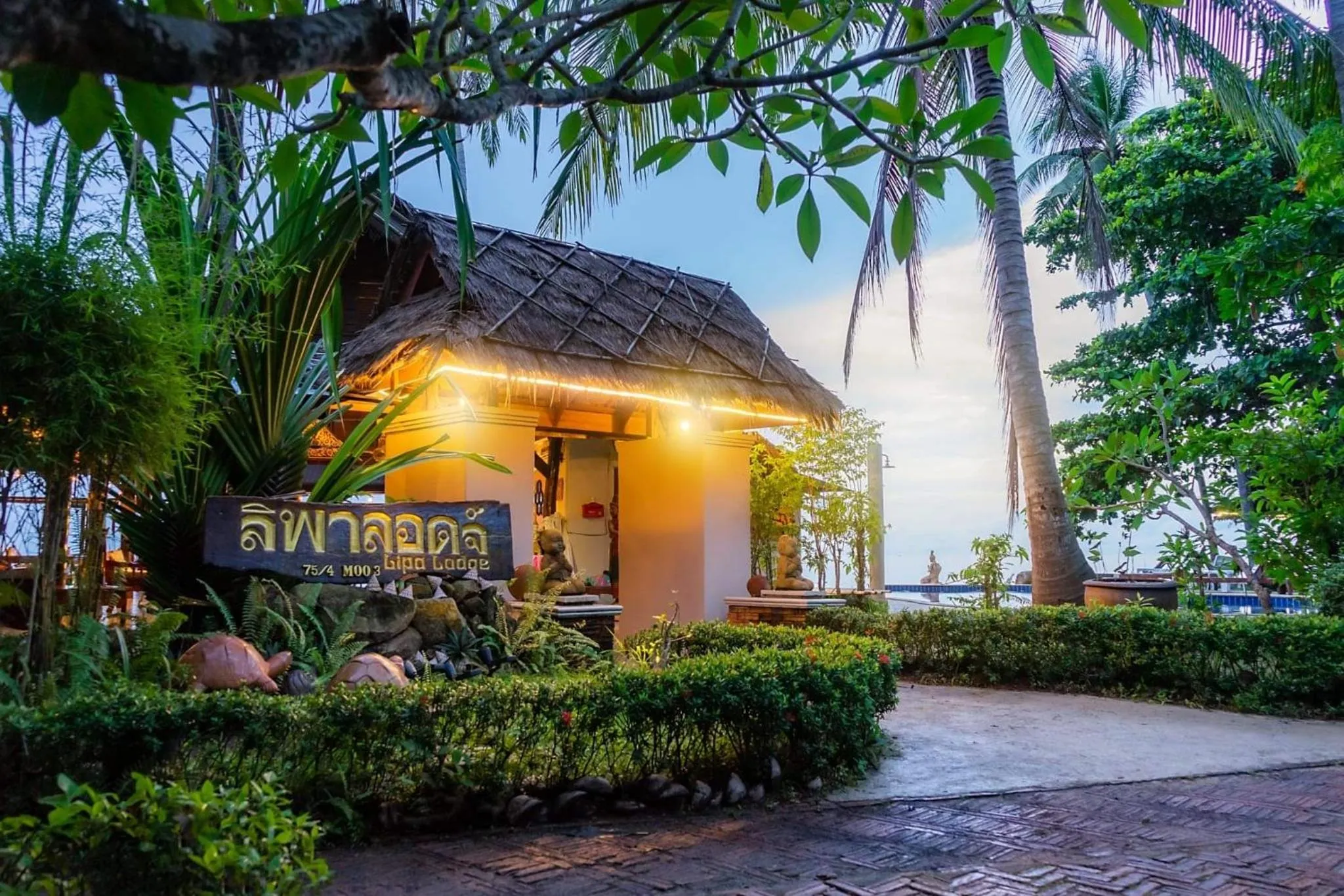 Restaurant/places to eat in Lipa Lodge Beach Resort