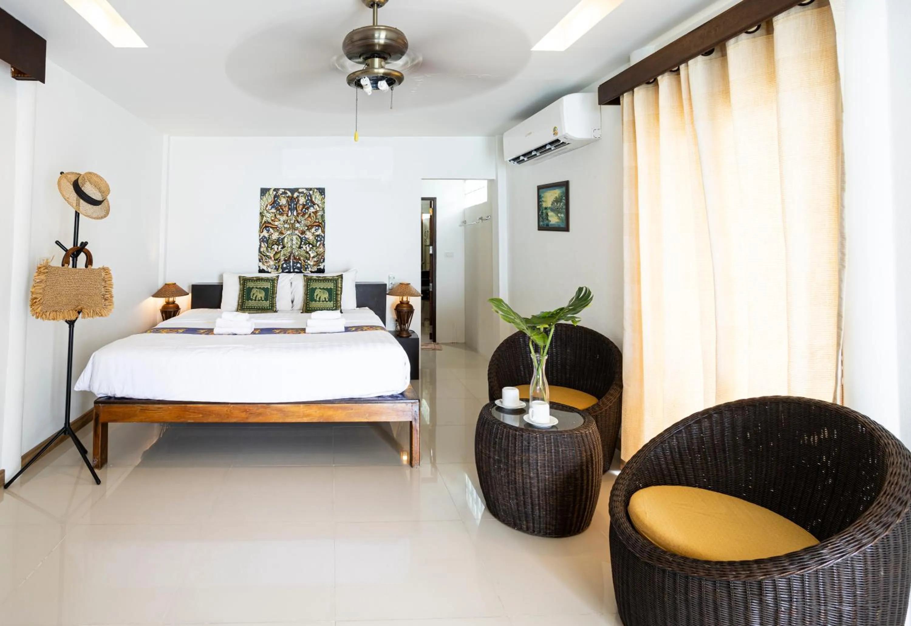 Bed in Lipa Lodge Beach Resort