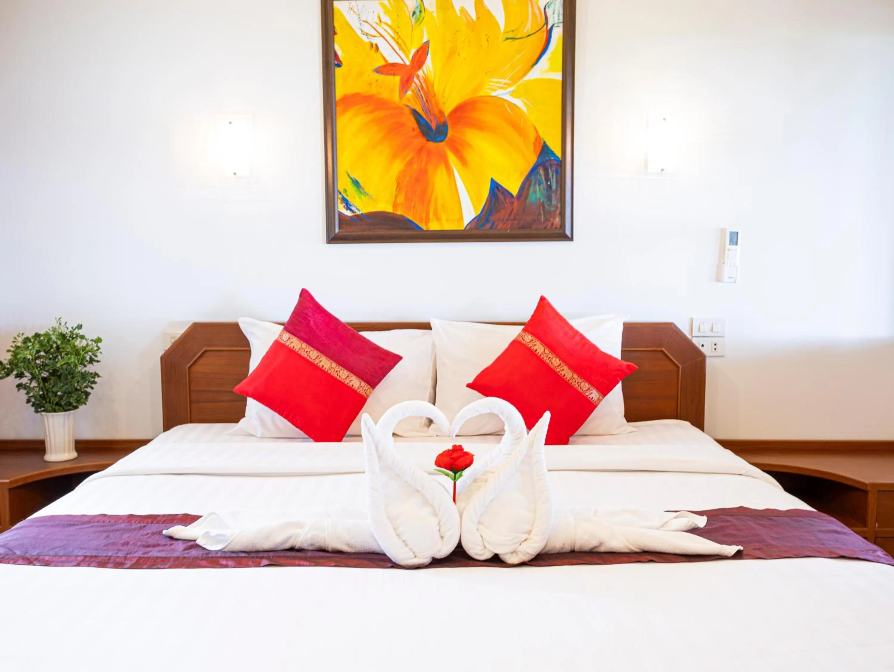 Bed in Lipa Lodge Beach Resort