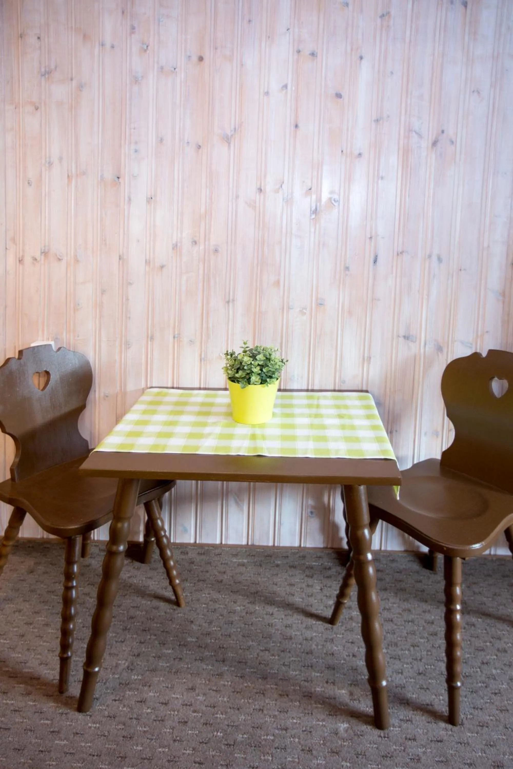 Photo of the whole room in Ridehouse