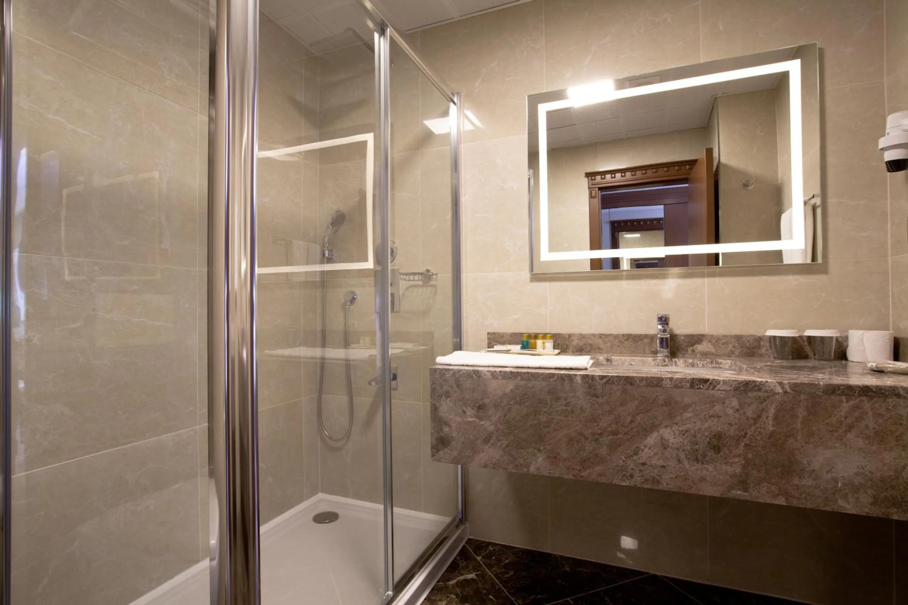 Shower in Grand Altuntas Hotel