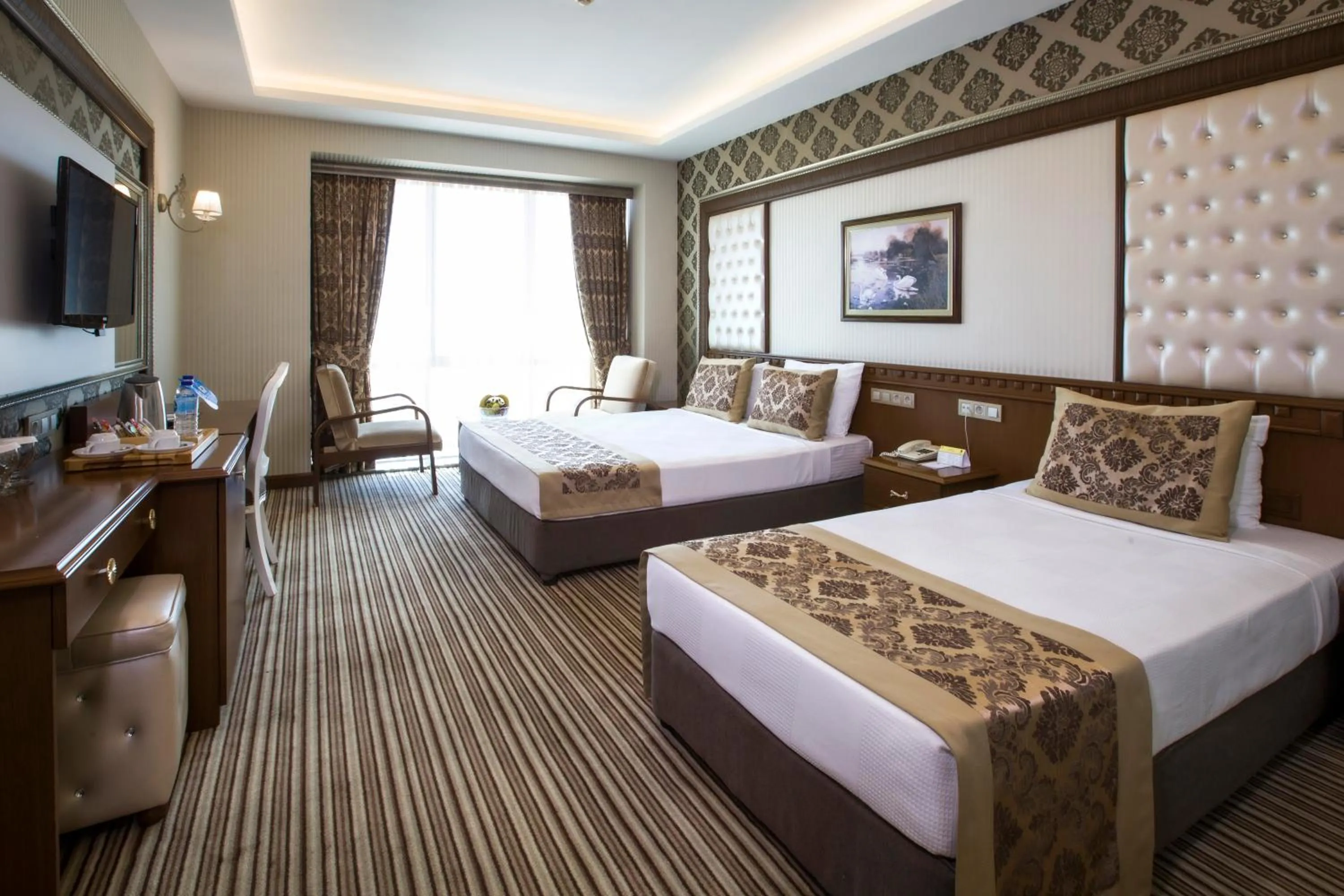 Photo of the whole room, Bed in Grand Altuntas Hotel