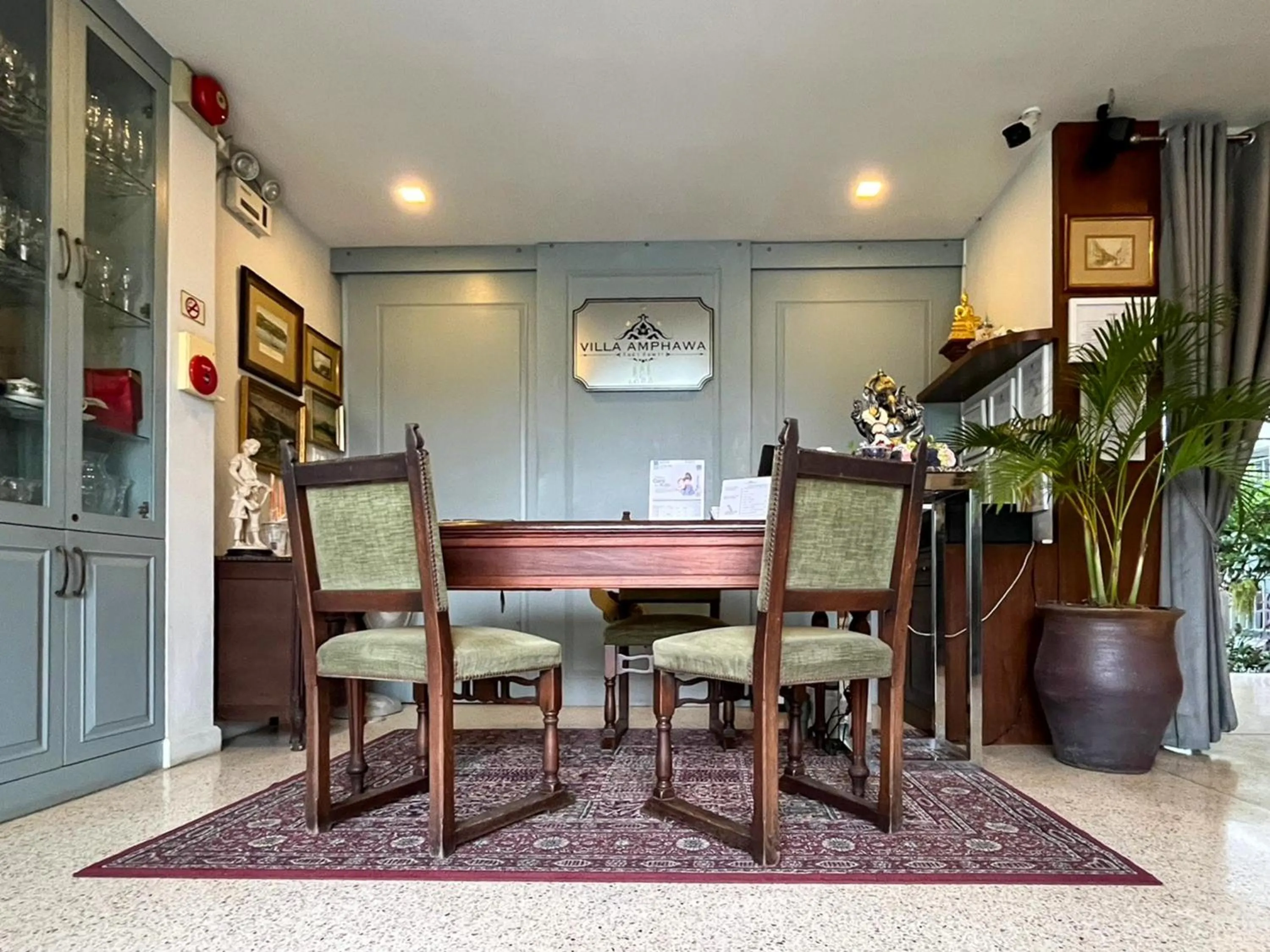 Seating area in Villa Amphawa