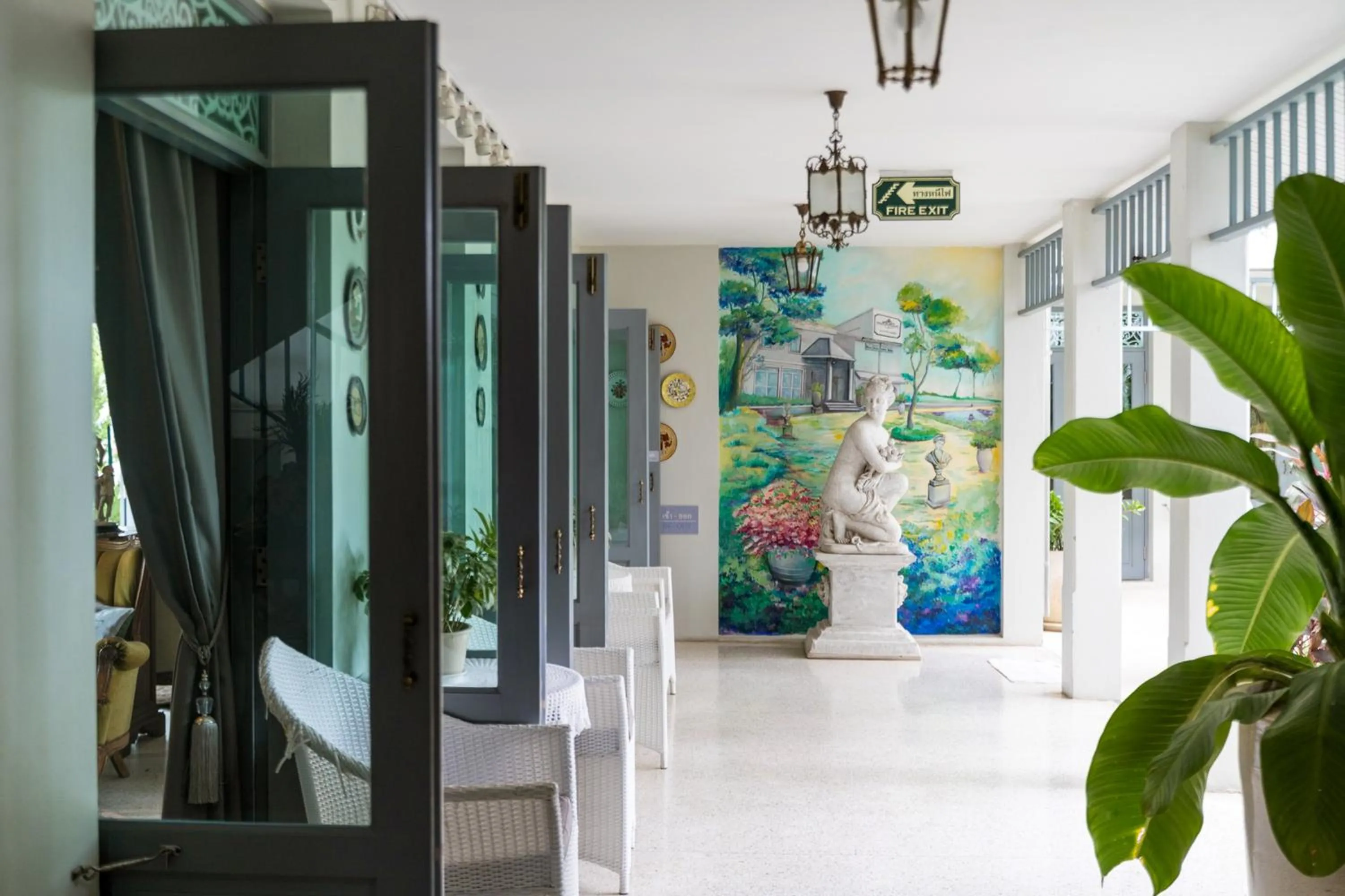 Facade/entrance in Villa Amphawa