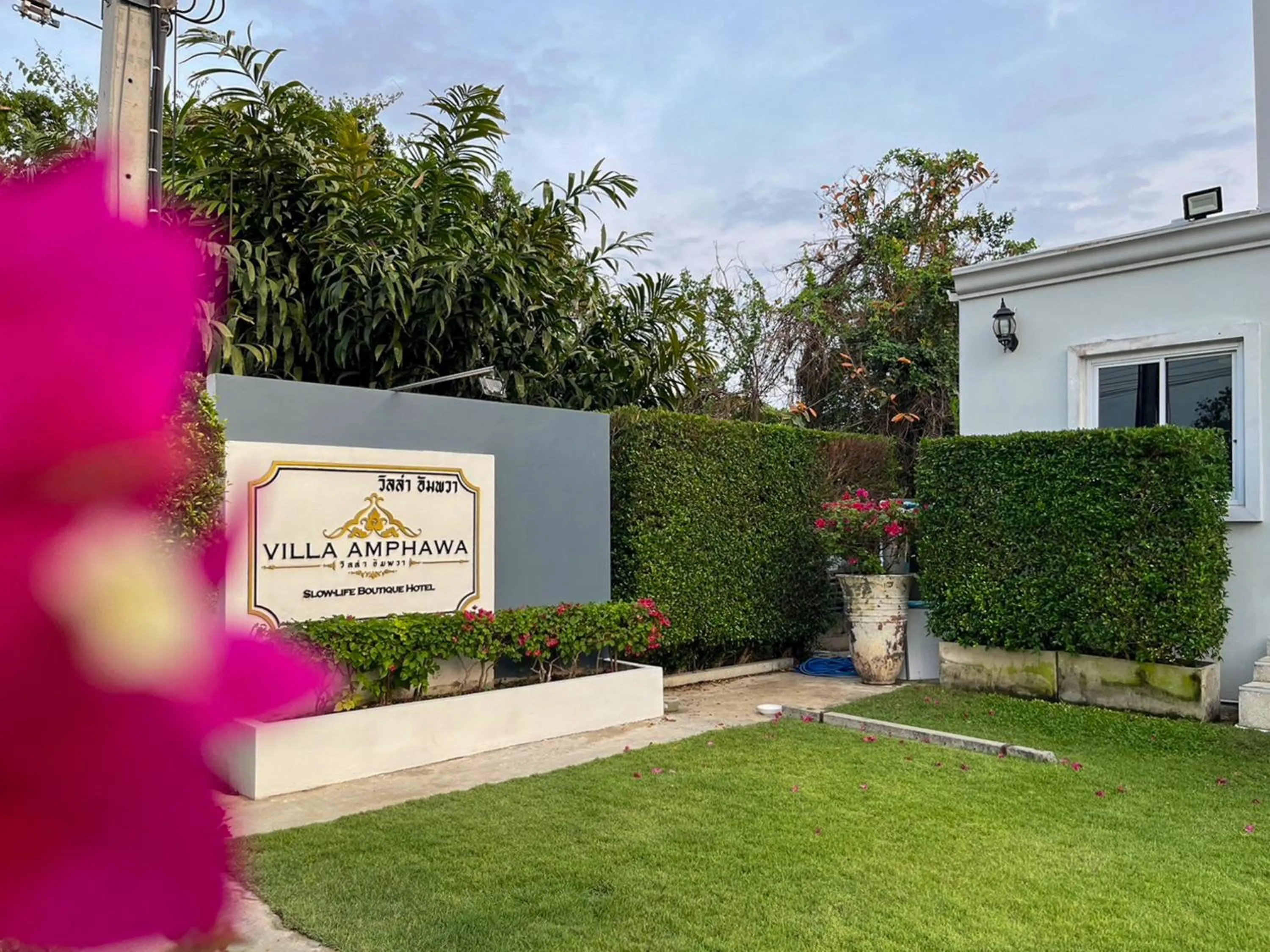 Property building in Villa Amphawa