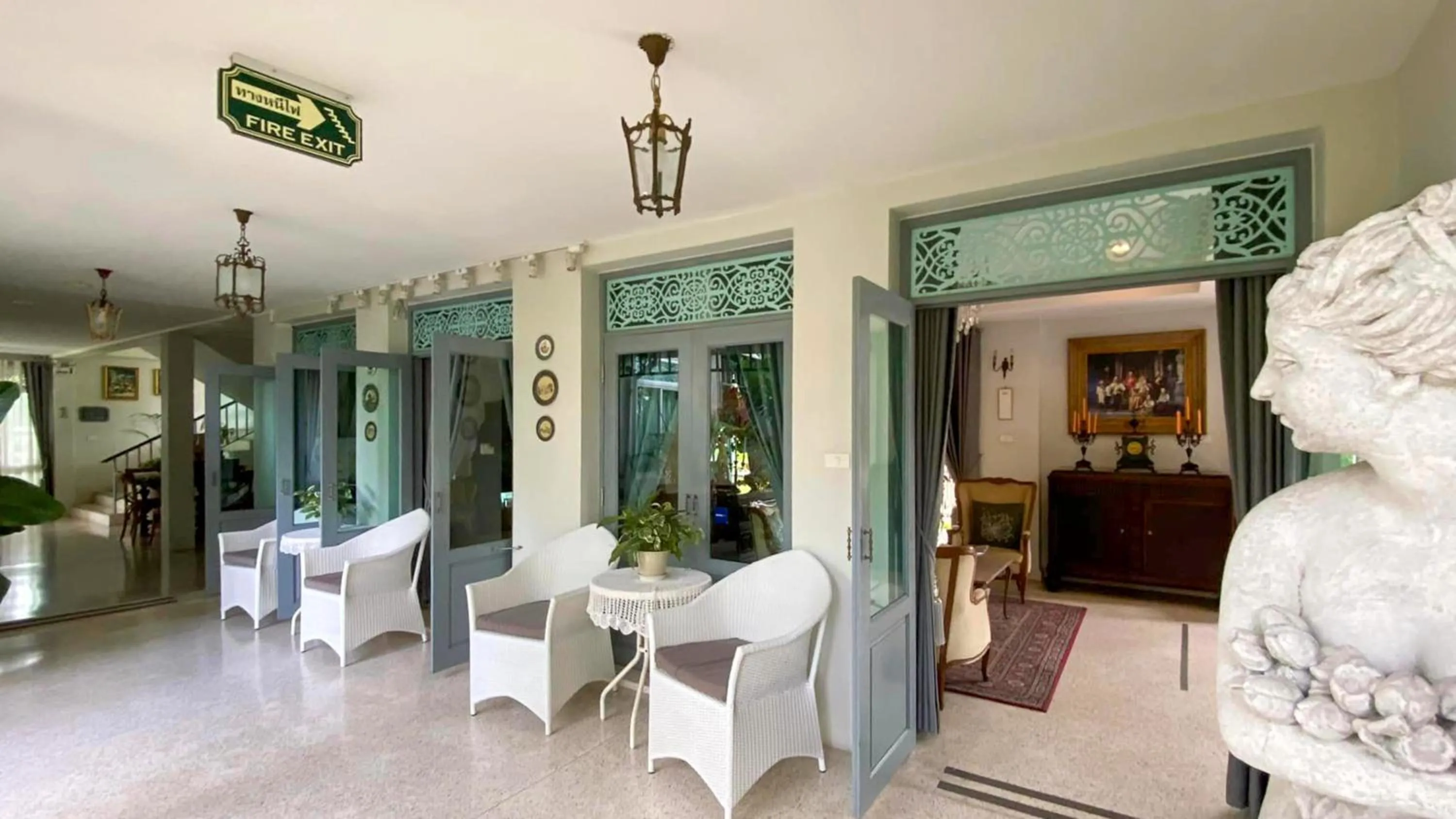 Seating area in Villa Amphawa