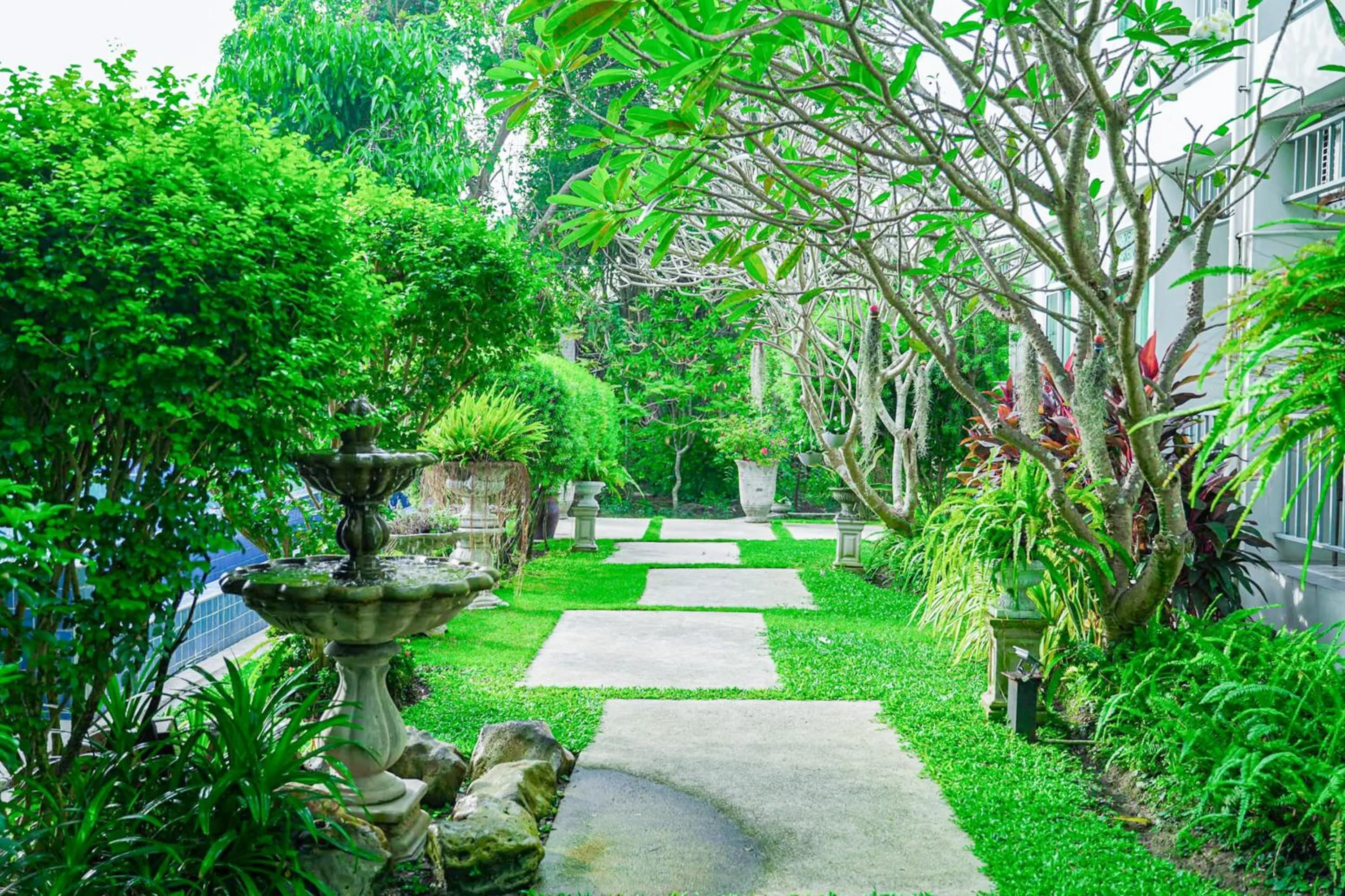 Garden in Villa Amphawa