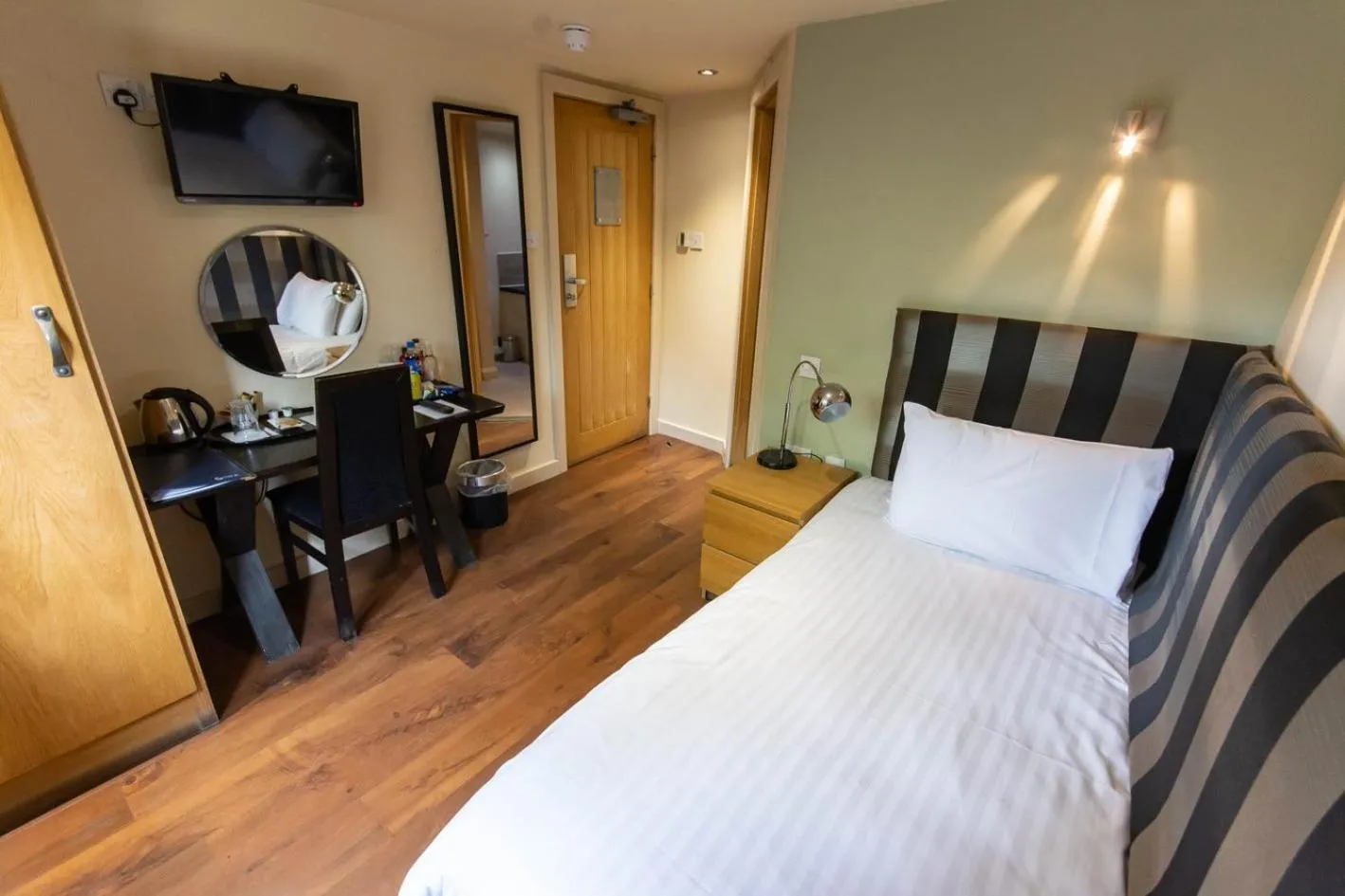 Bed in Great Hallingbury Manor & Lodges London Stansted