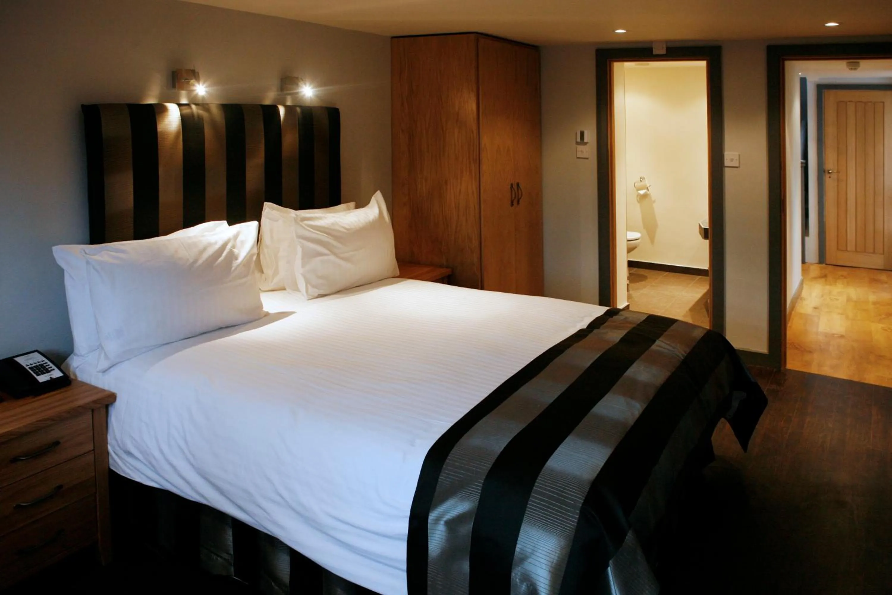 Classic Double Room with 15 days Parking in Great Hallingbury Manor & Lodges London Stansted